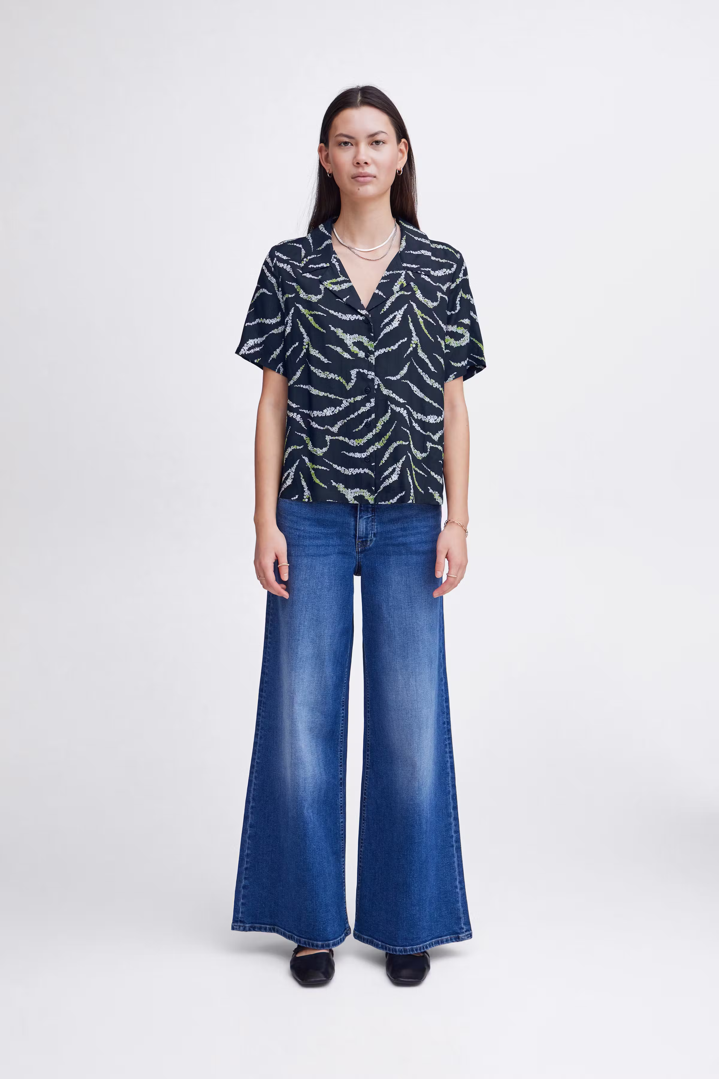 IHEVOLA Hemd LOOKBOOK FRONT 20120612-202811