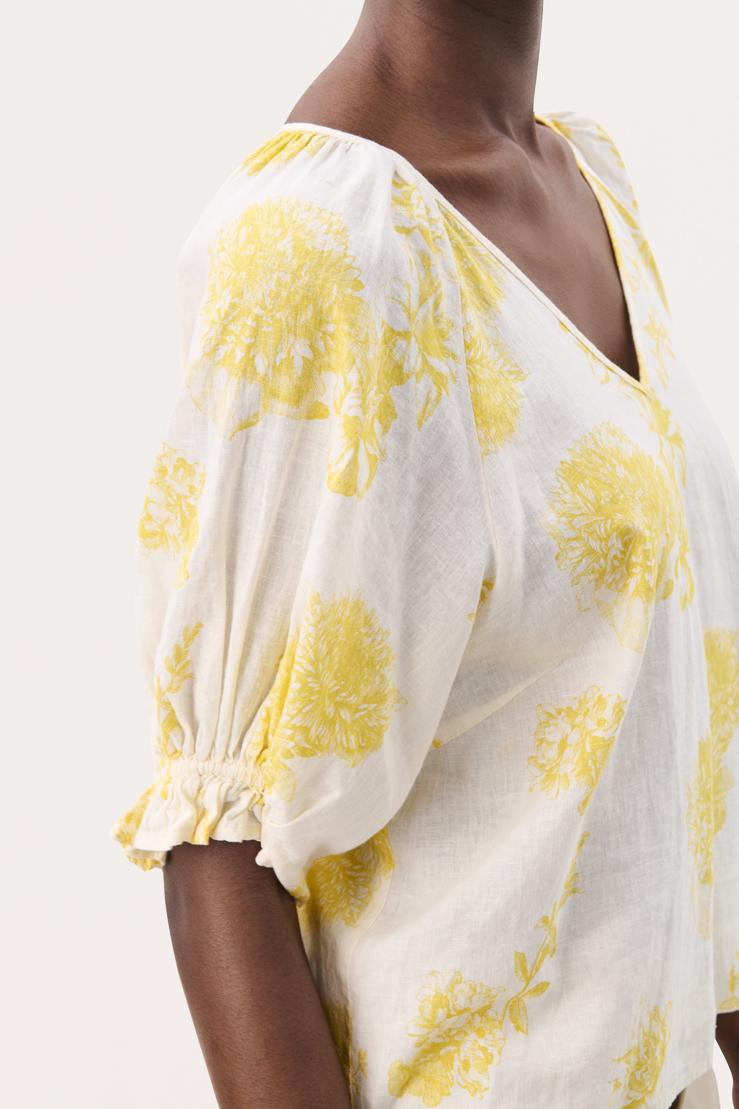 RosalynPW Linen Blouse LOOKBOOK DETAIL 30309625-303793