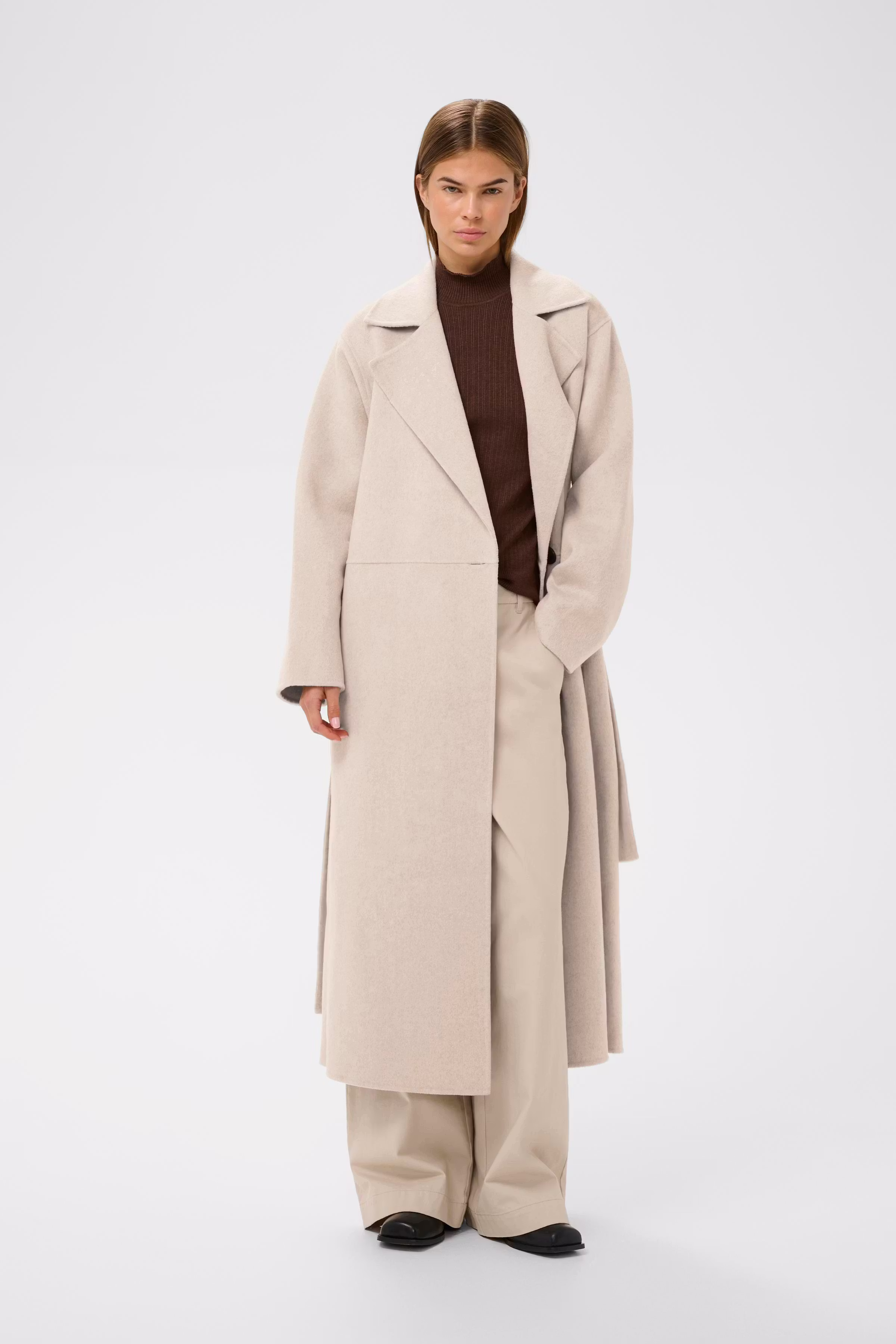 YillaIW Mantel LOOKBOOK FRONT 30110608-300002