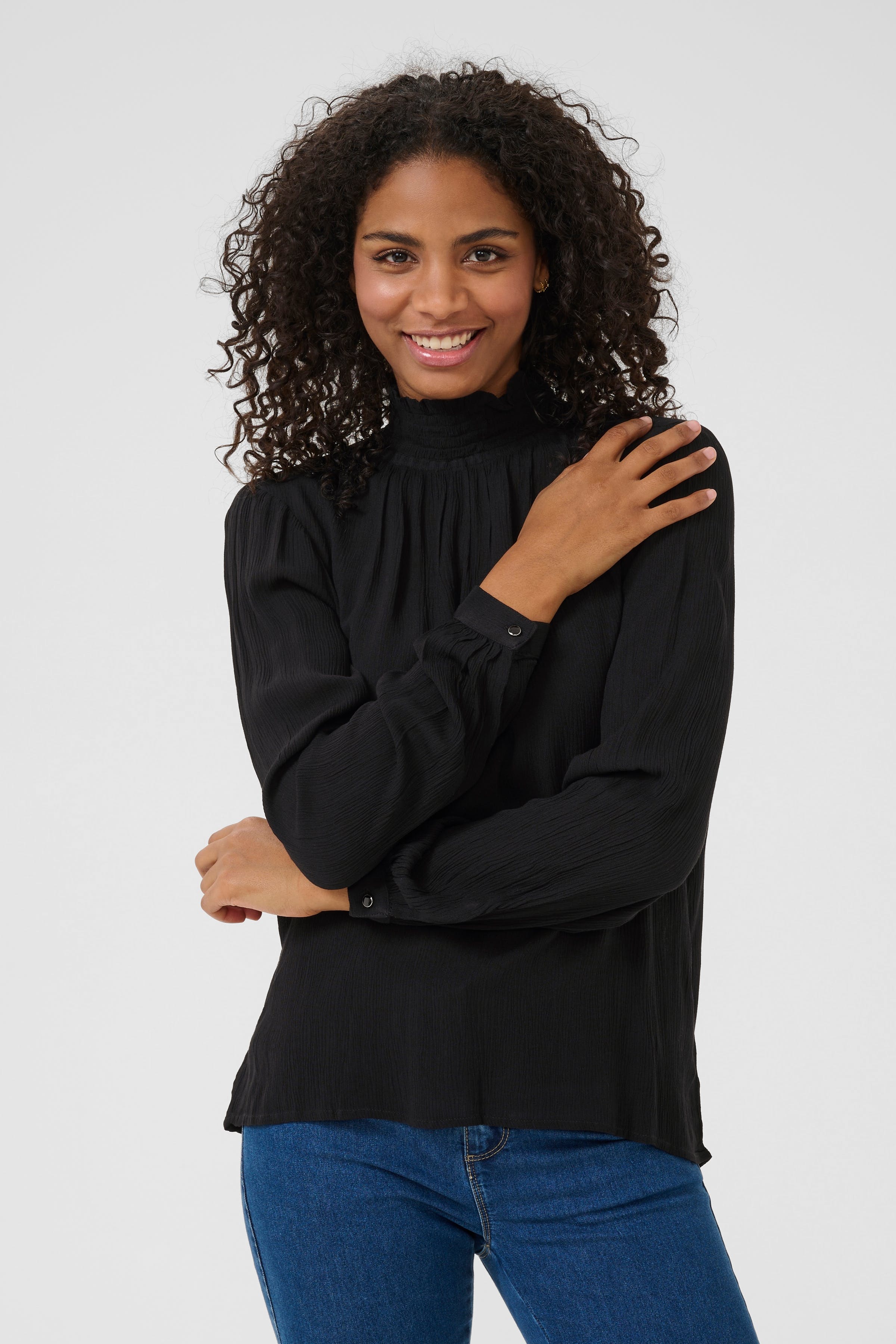 Trine Bluse LOOKBOOK FRONT 10500950-50600