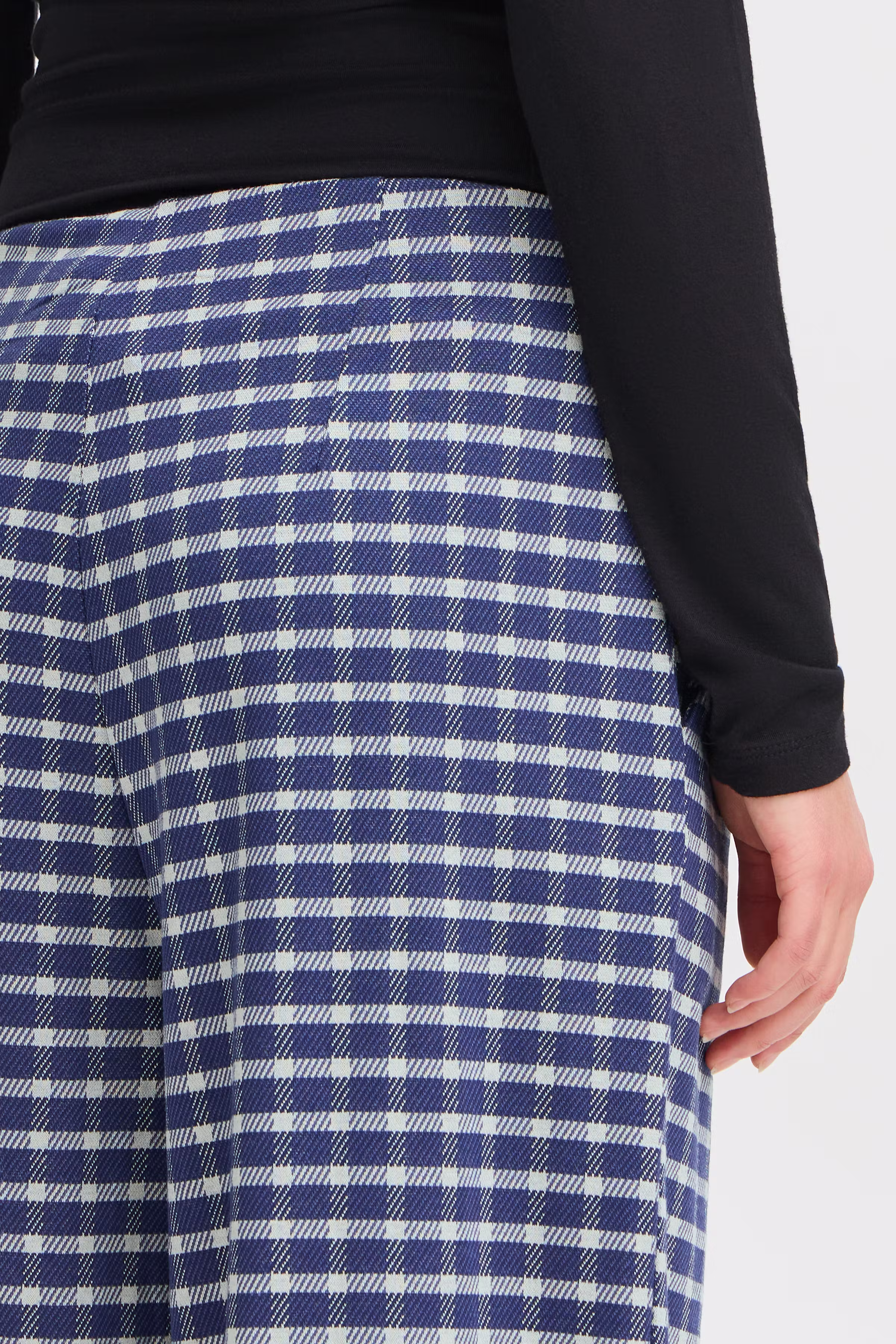 IHKATE CHECLÉ Casual pants LOOKBOOK DETAIL 20122527-204151