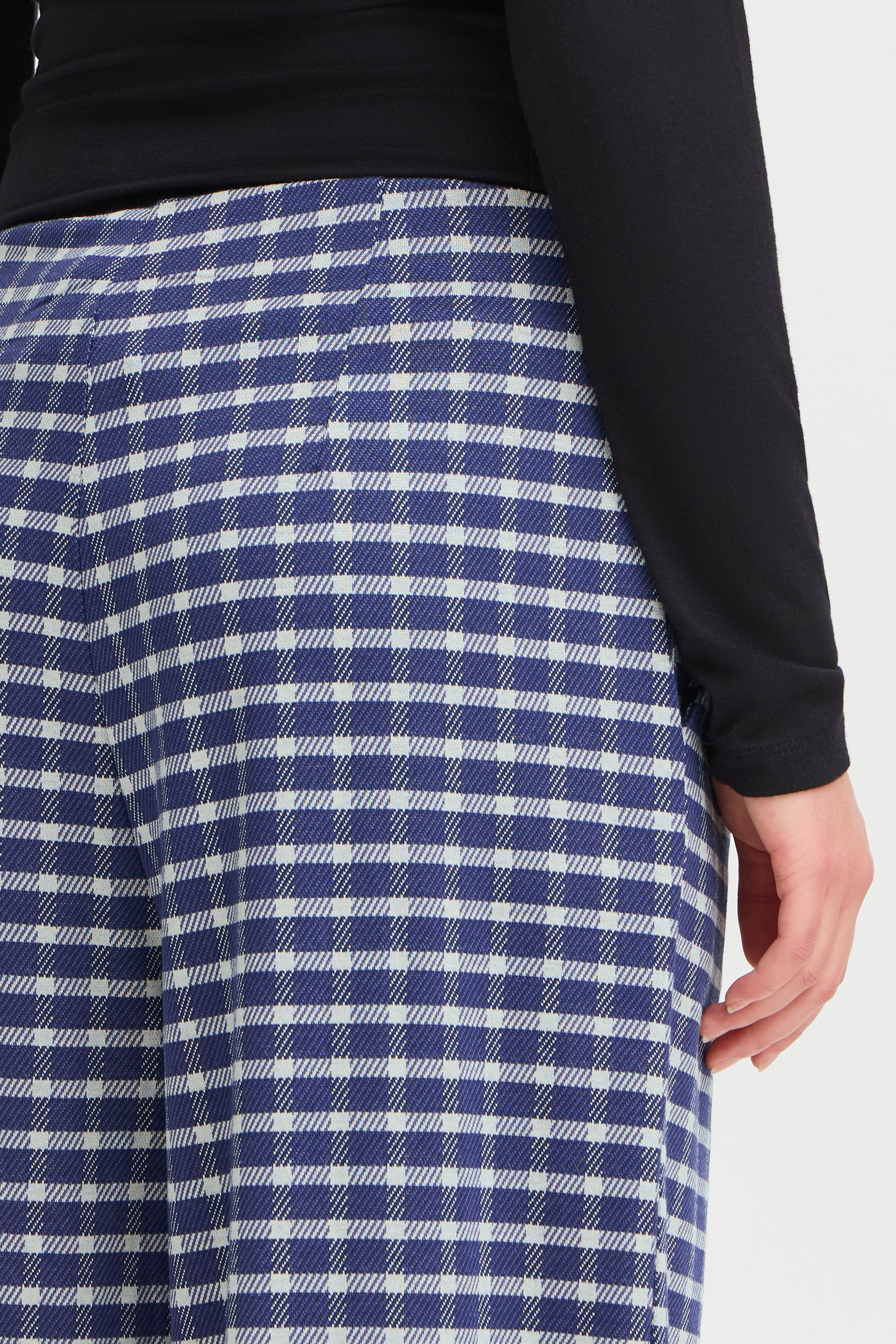 IHKATE CHECLÉ Casual pants LOOKBOOK DETAIL 20122527-204151