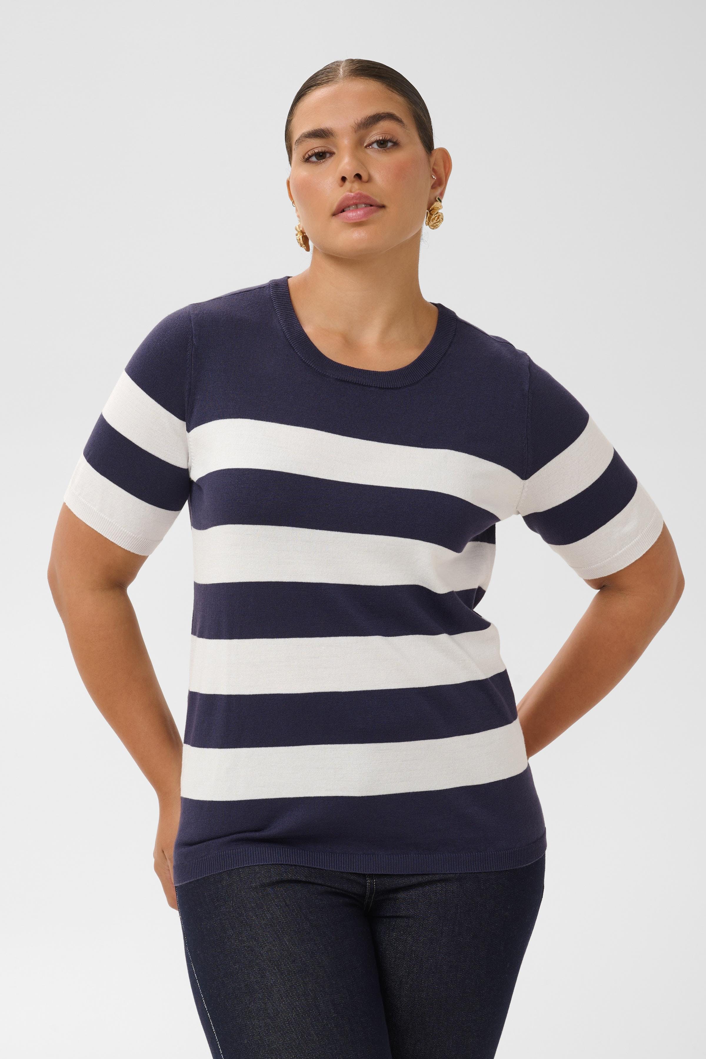 KClizzy Pullover LOOKBOOK FRONT 10582914-1000161
