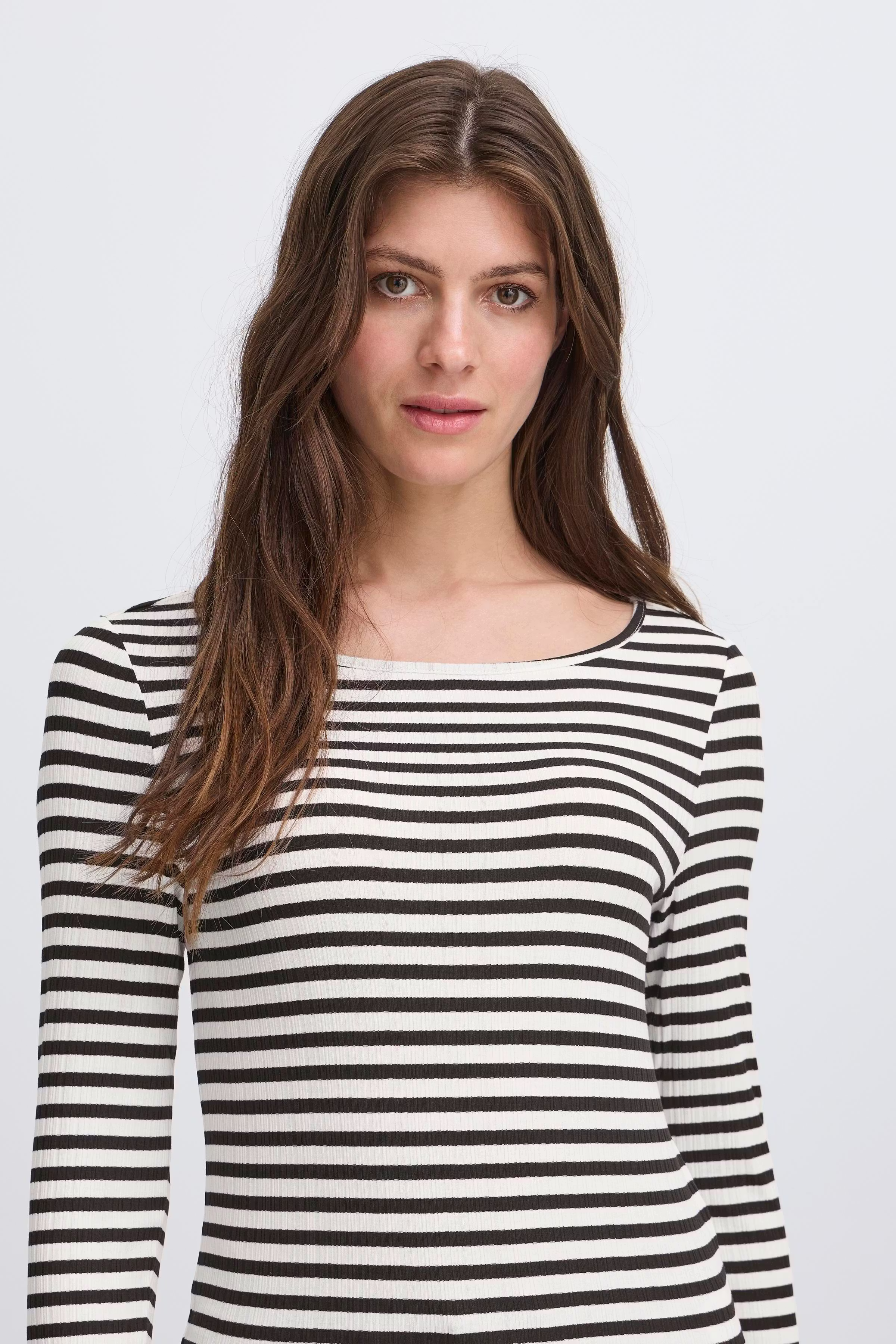 IHCELLA Langermet T-shirt LOOKBOOK DETAIL 20122819-900000435