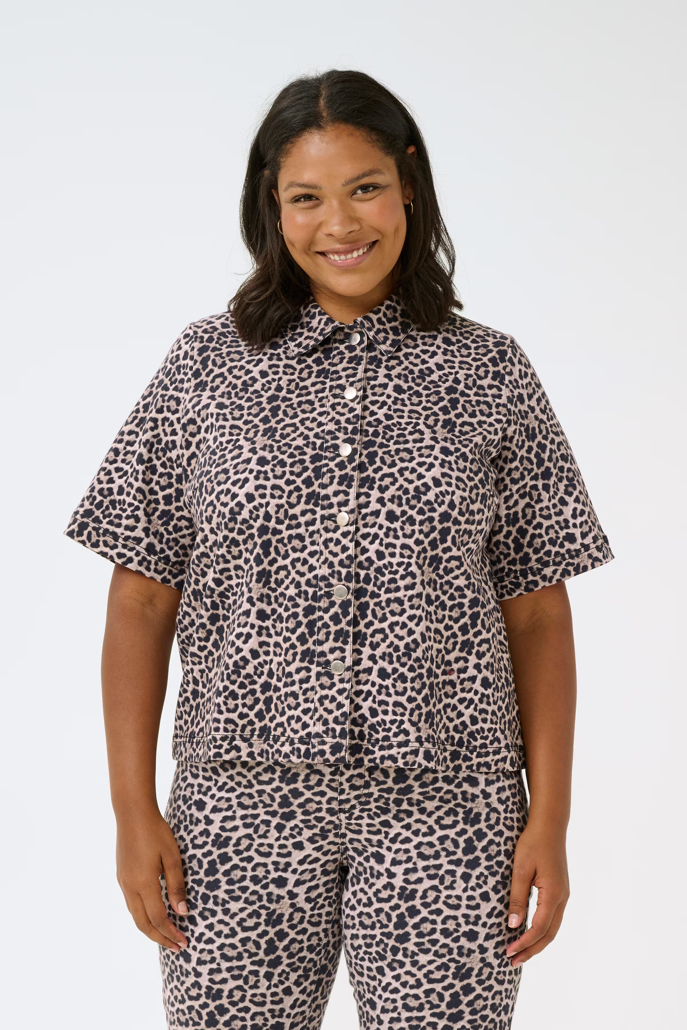 KClinima Leopardskjorte LOOKBOOK FRONT 10583224-107537