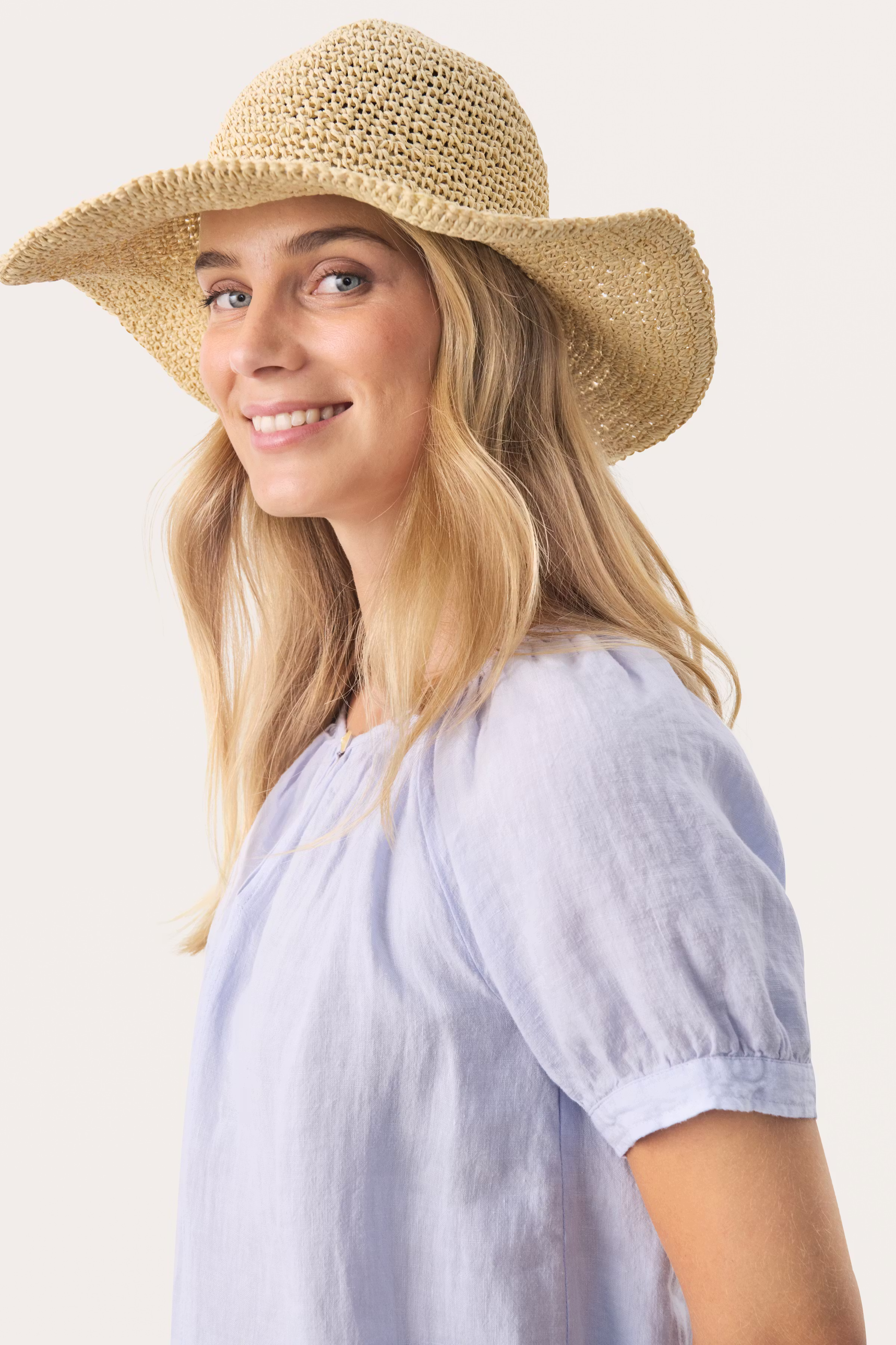 PoulinePW Hat LOOKBOOK BACK 30306884-300871