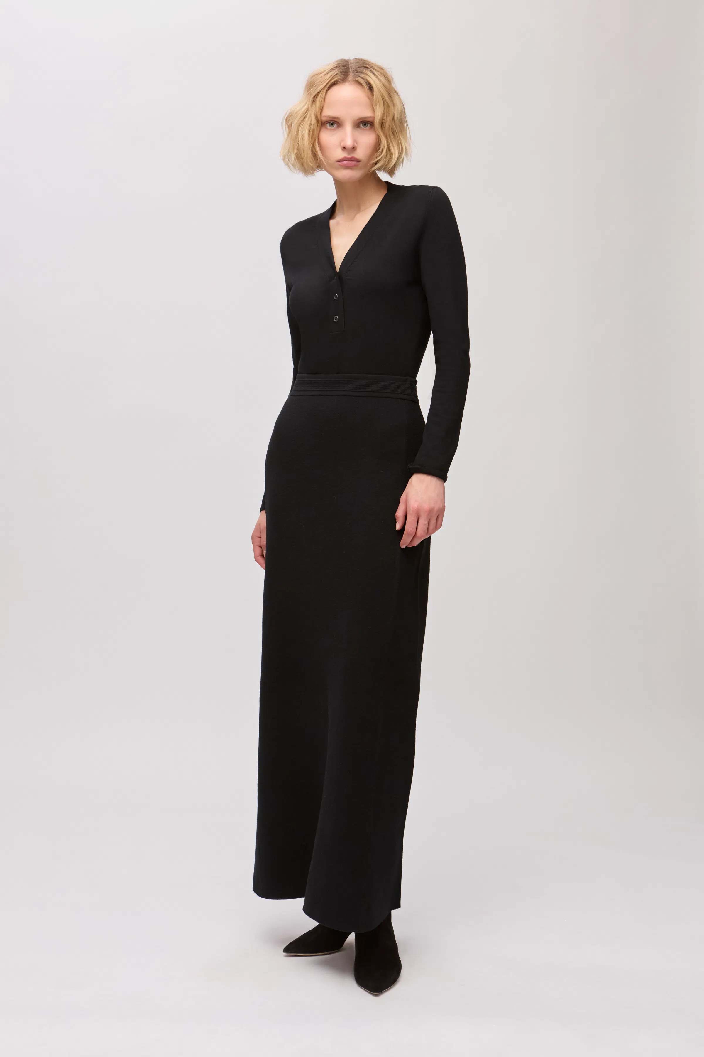 IOFinna Body LOOKBOOK FRONT 30600121-BK999