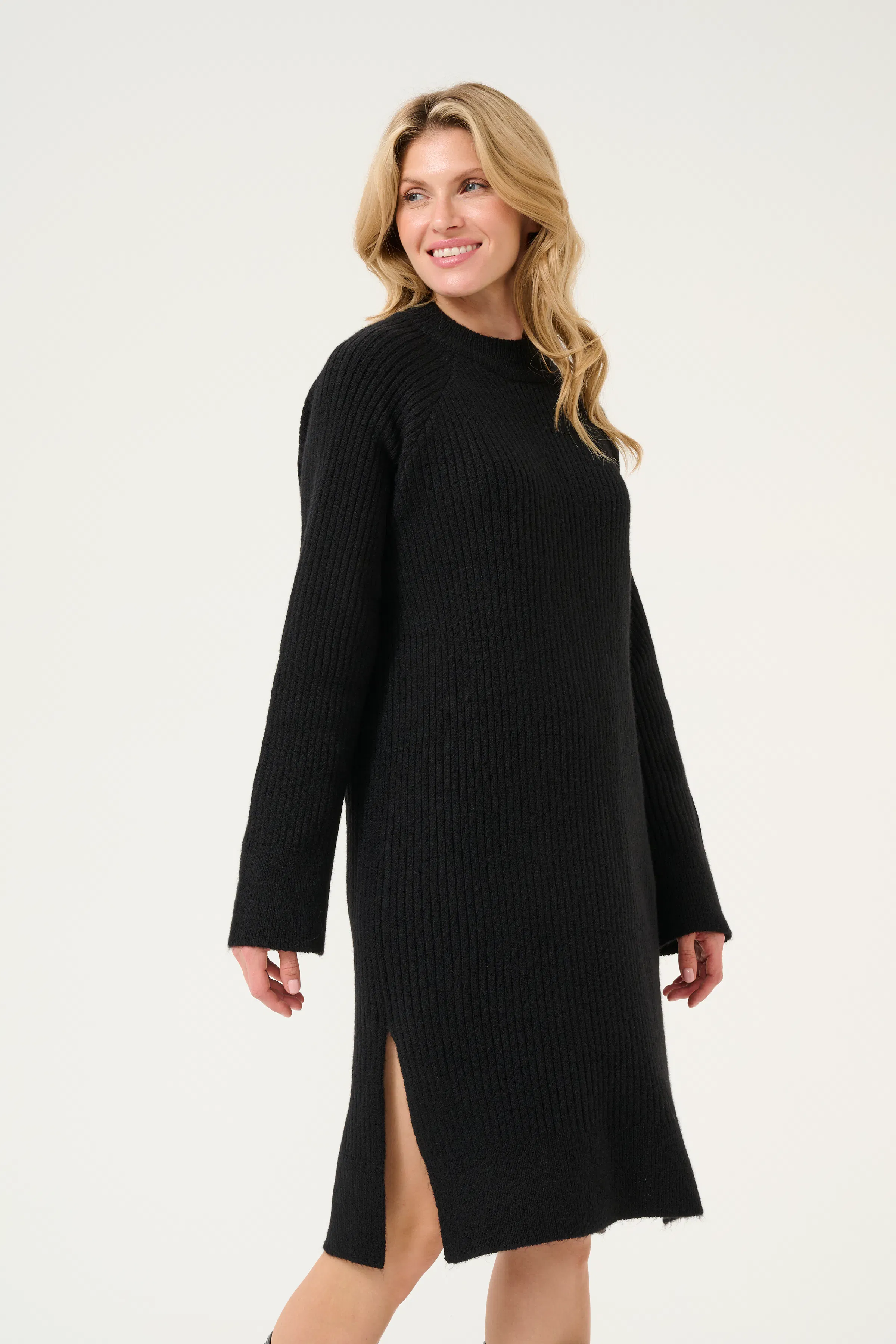 KArinya Kjole LOOKBOOK FRONT 10509084-100121