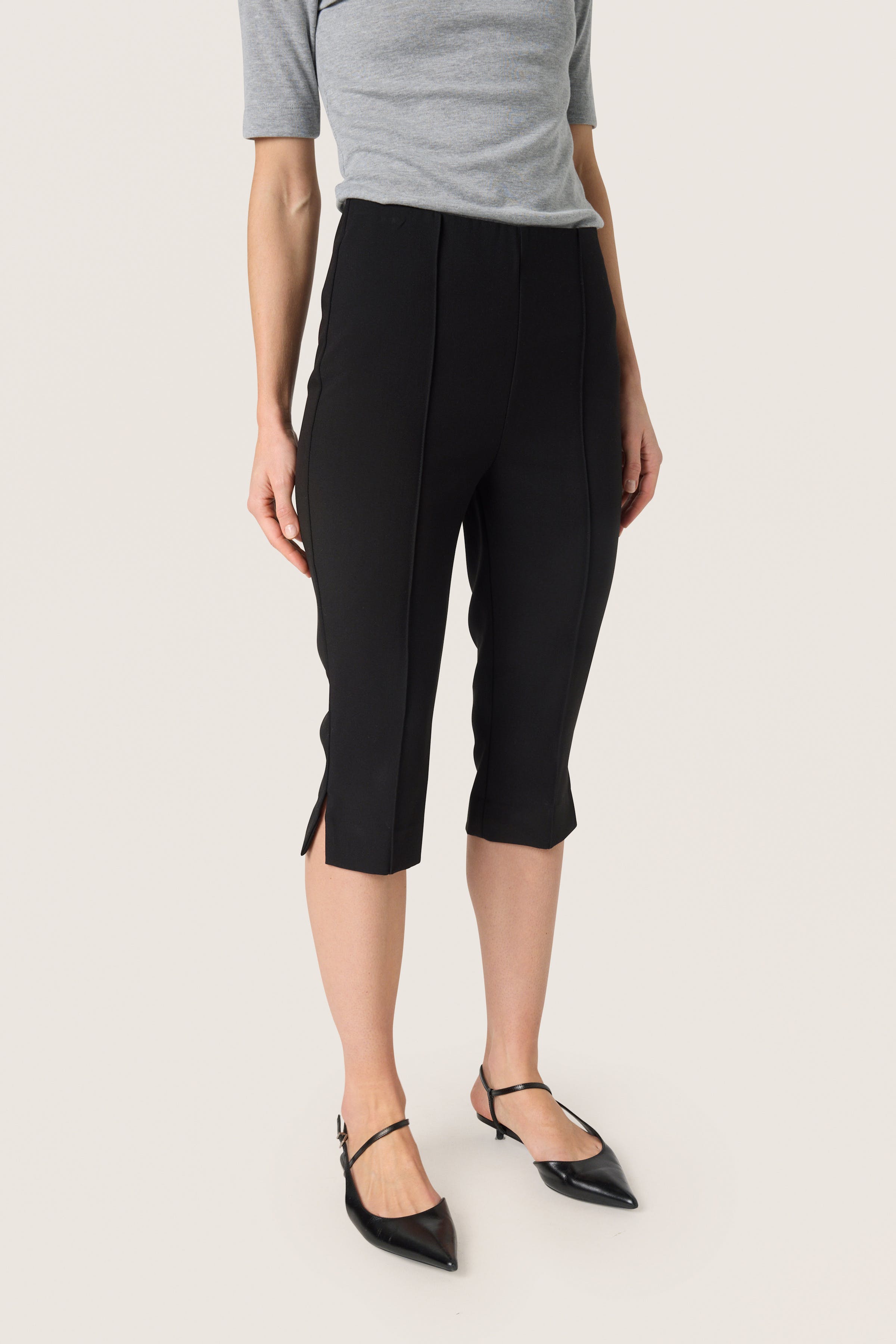 SLCorinne Capribyxor LOOKBOOK FRONT 30408498-194008