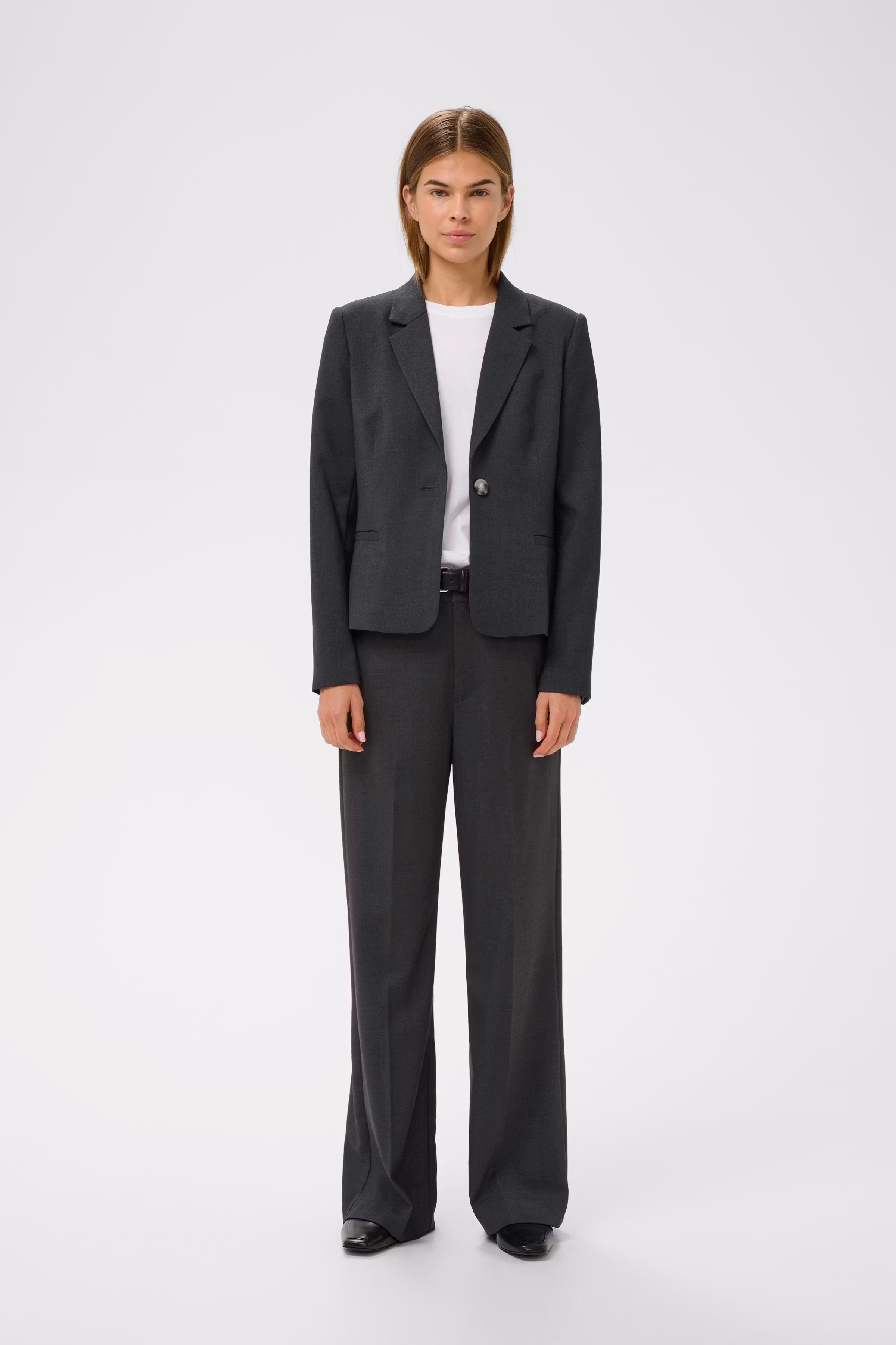 YuktaIW Blazer LOOKBOOK FRONT 30111236-301744