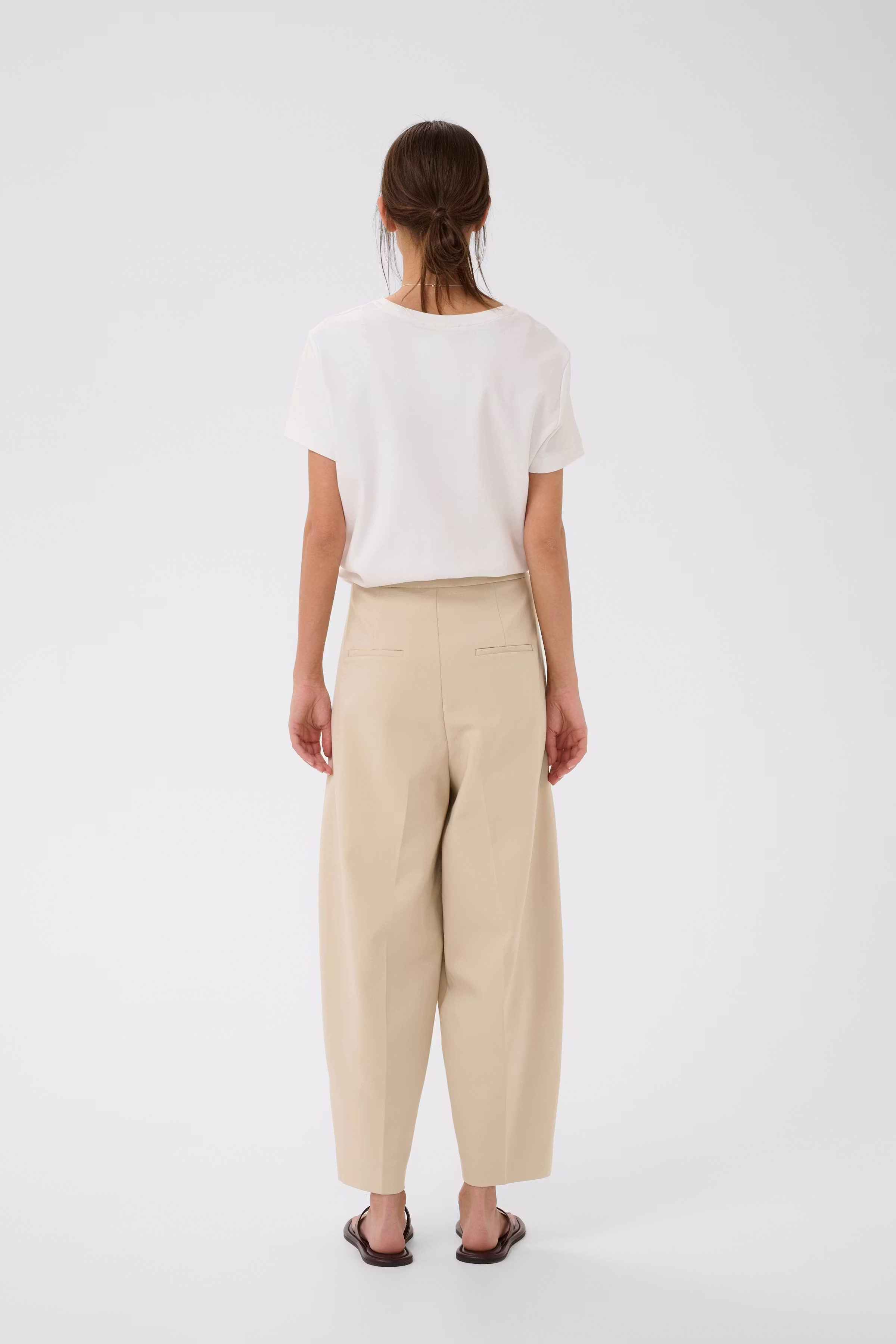 ZellaIW Barrel Trousers LOOKBOOK BACK 30107207-151308