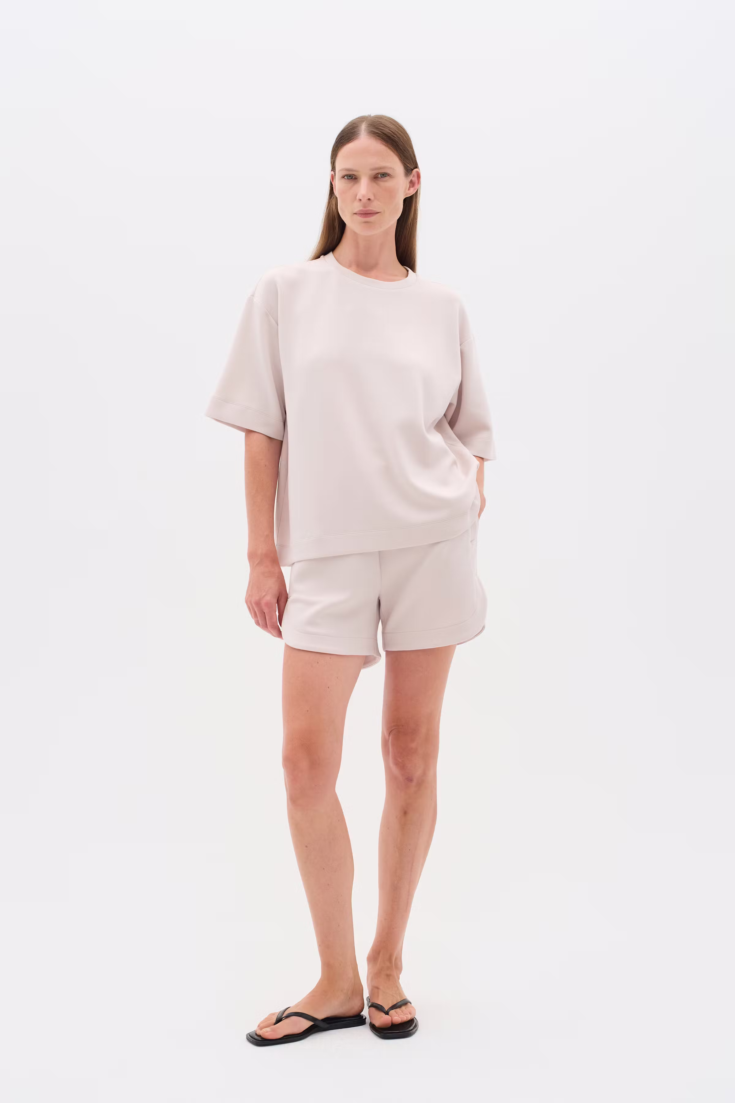 HenniehIW Shorts LOOKBOOK FRONT 30110370-130403