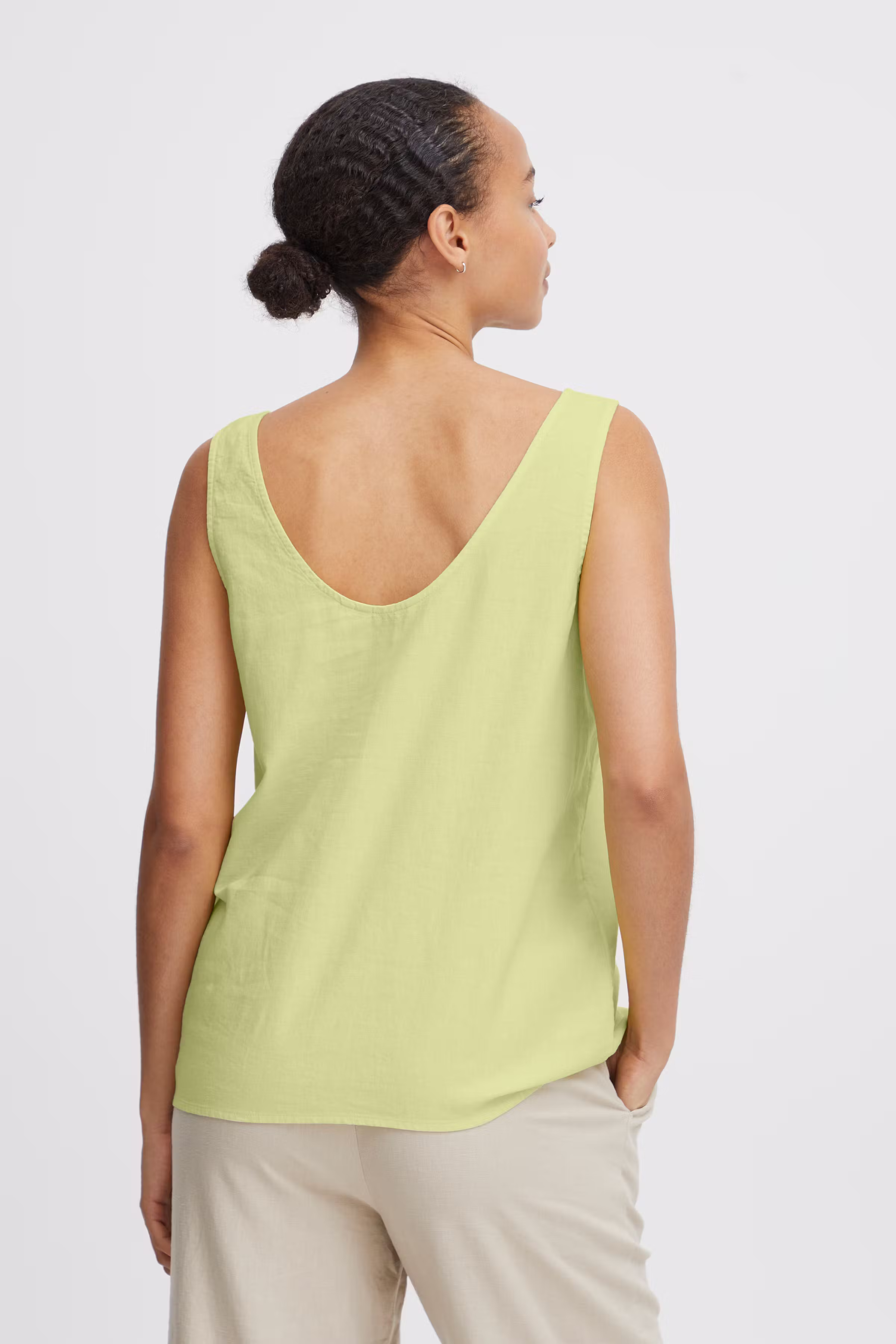 BYFALAKKA Top LOOKBOOK BACK 20811302-120741