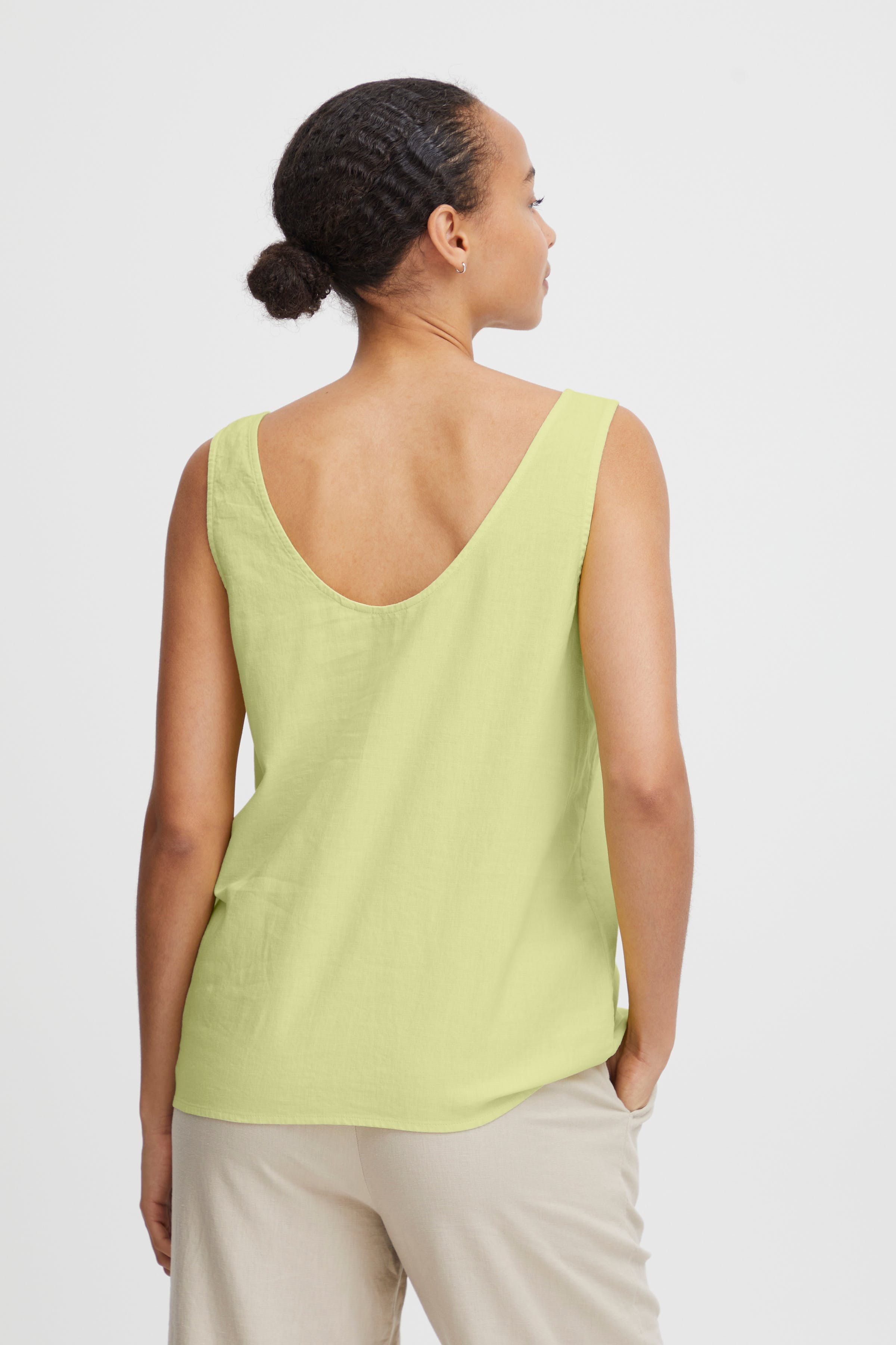 BYFALAKKA Top LOOKBOOK BACK 20811302-120741