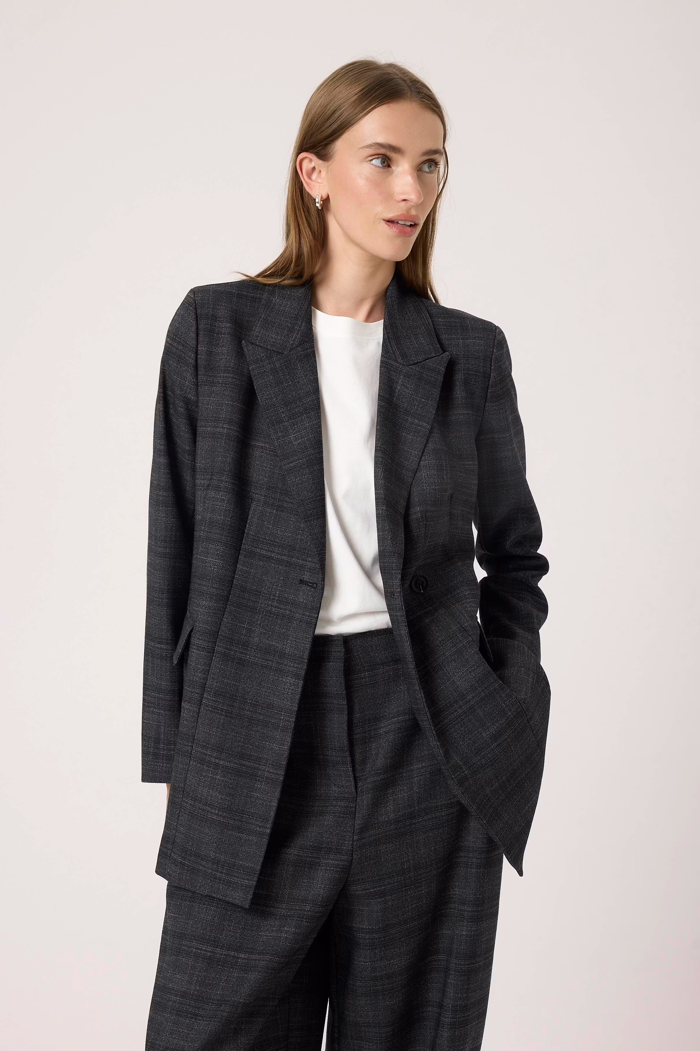 SLEvonne Blazer LOOKBOOK FRONT 30408847-304333