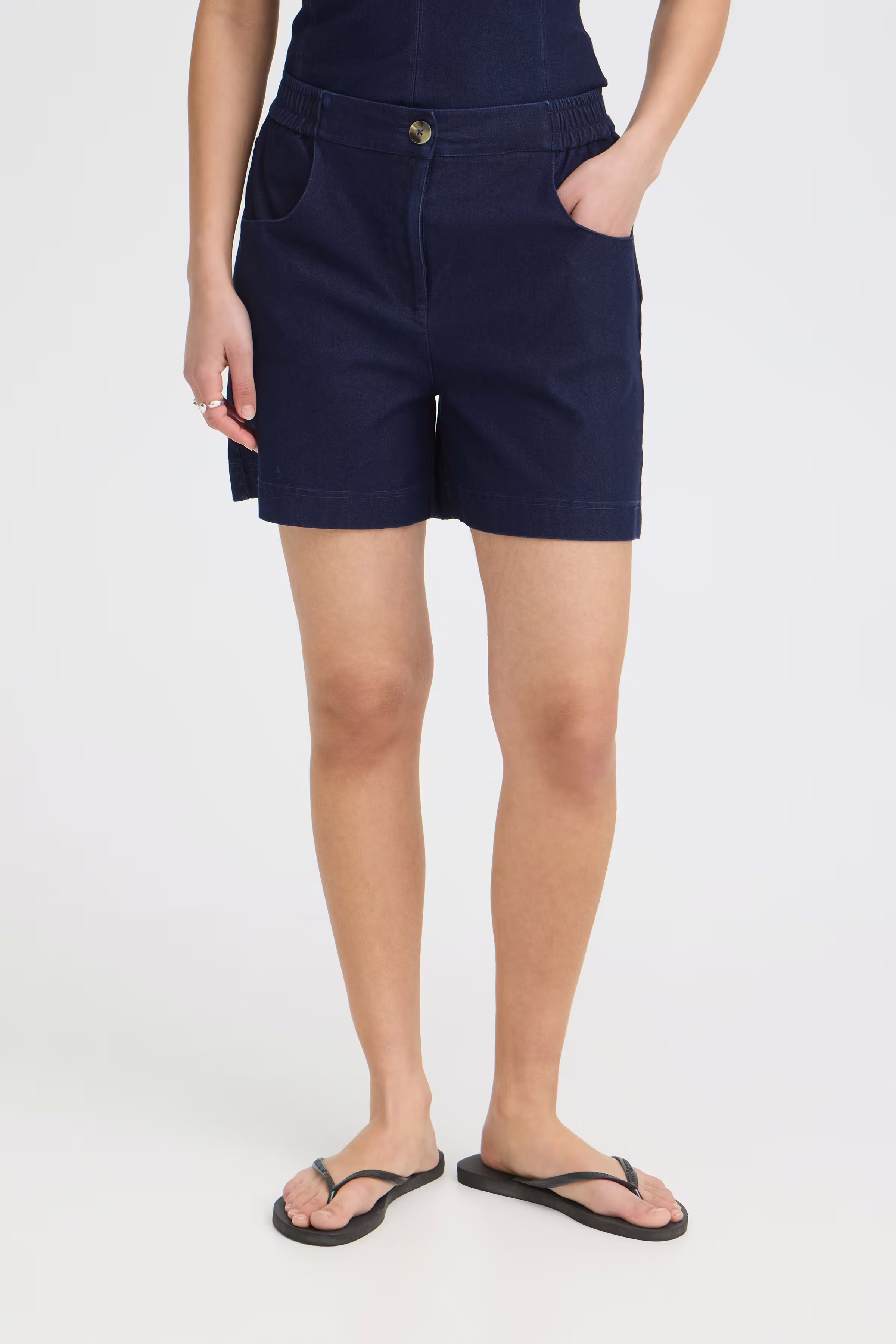 IHKATE Shorts LOOKBOOK FRONT 20125800-900000556