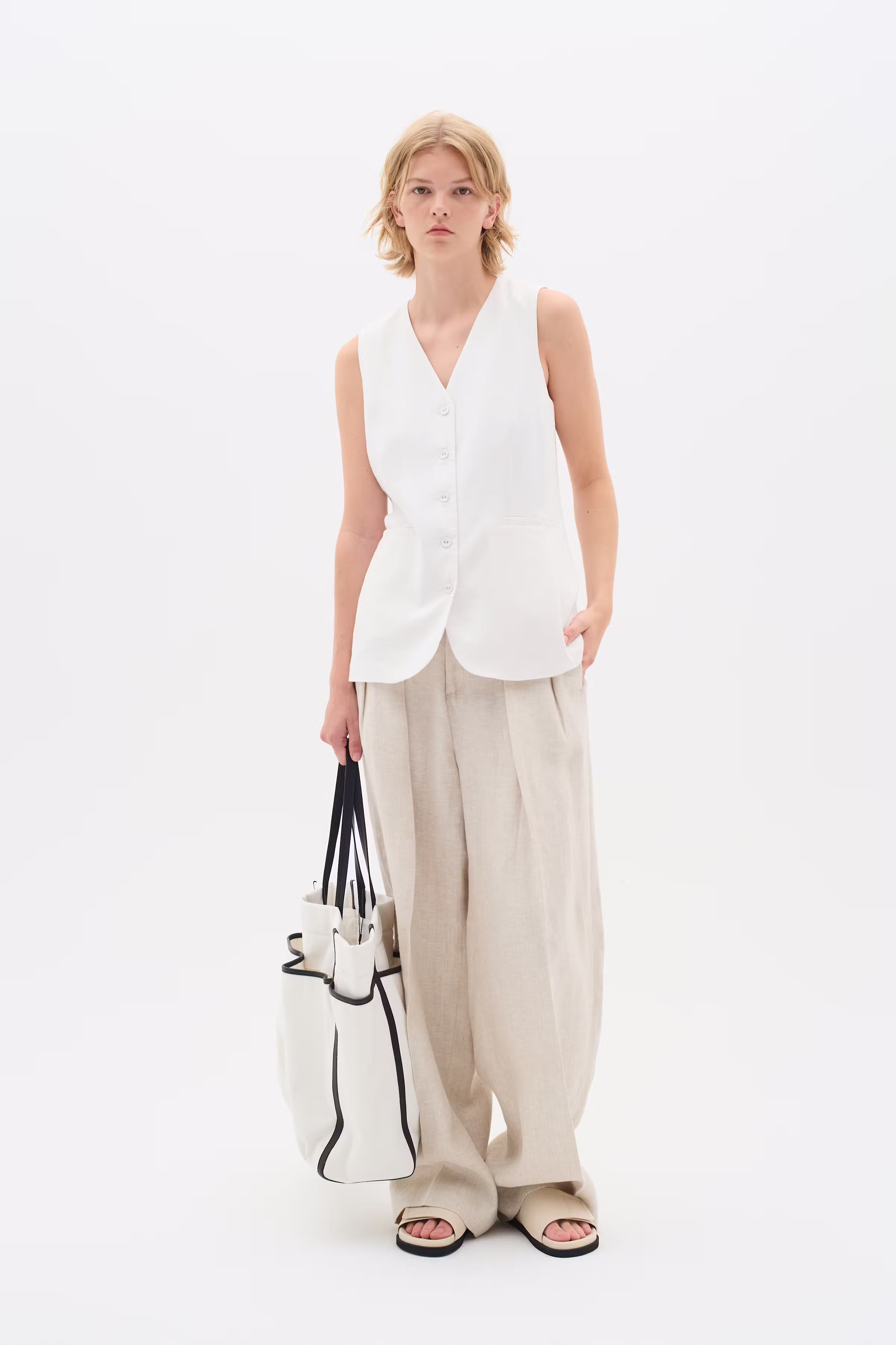 FaridaIW Leinen Weste LOOKBOOK FRONT 30110439-300001