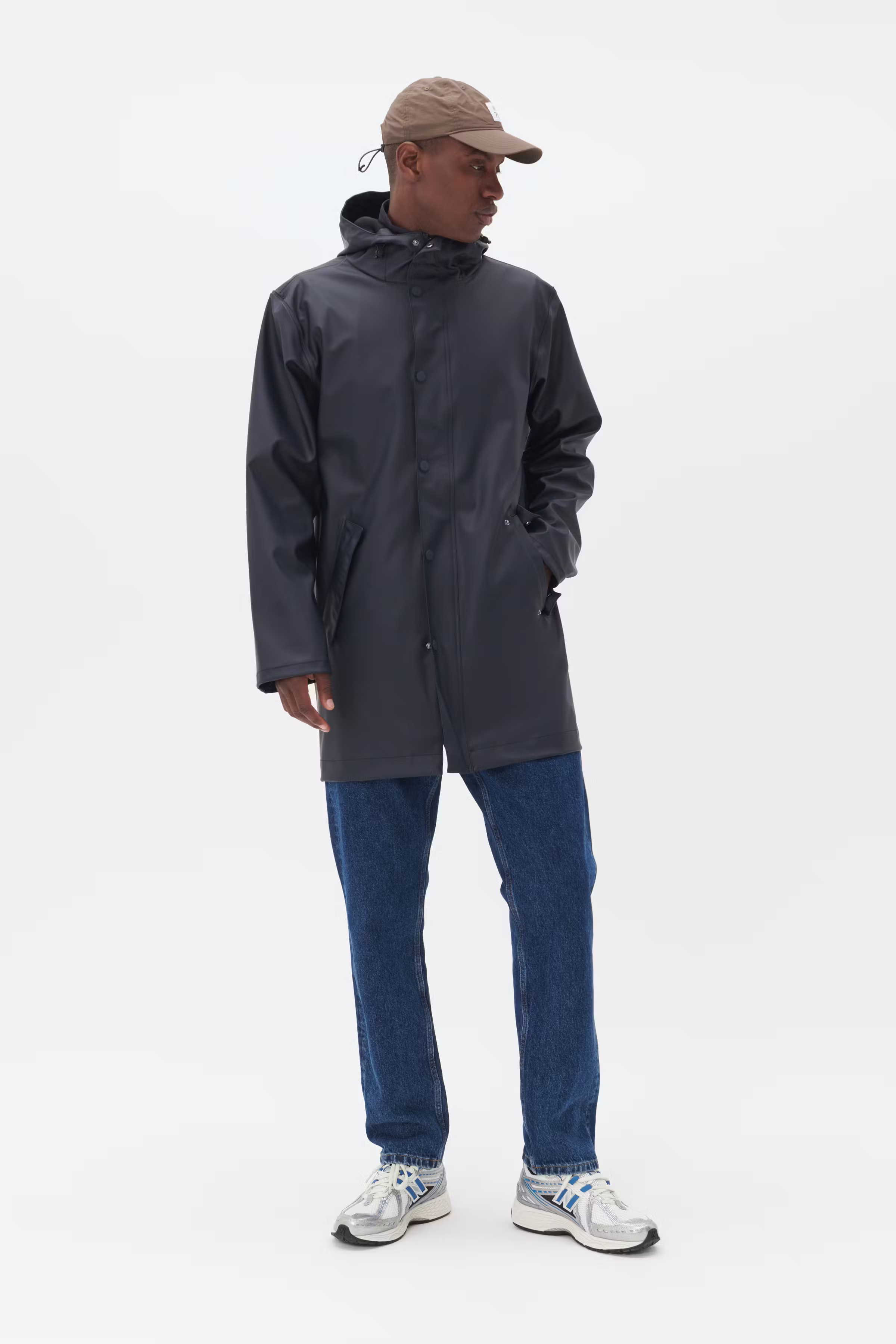 MARainy Mantel LOCATION NONE 30207744-194011