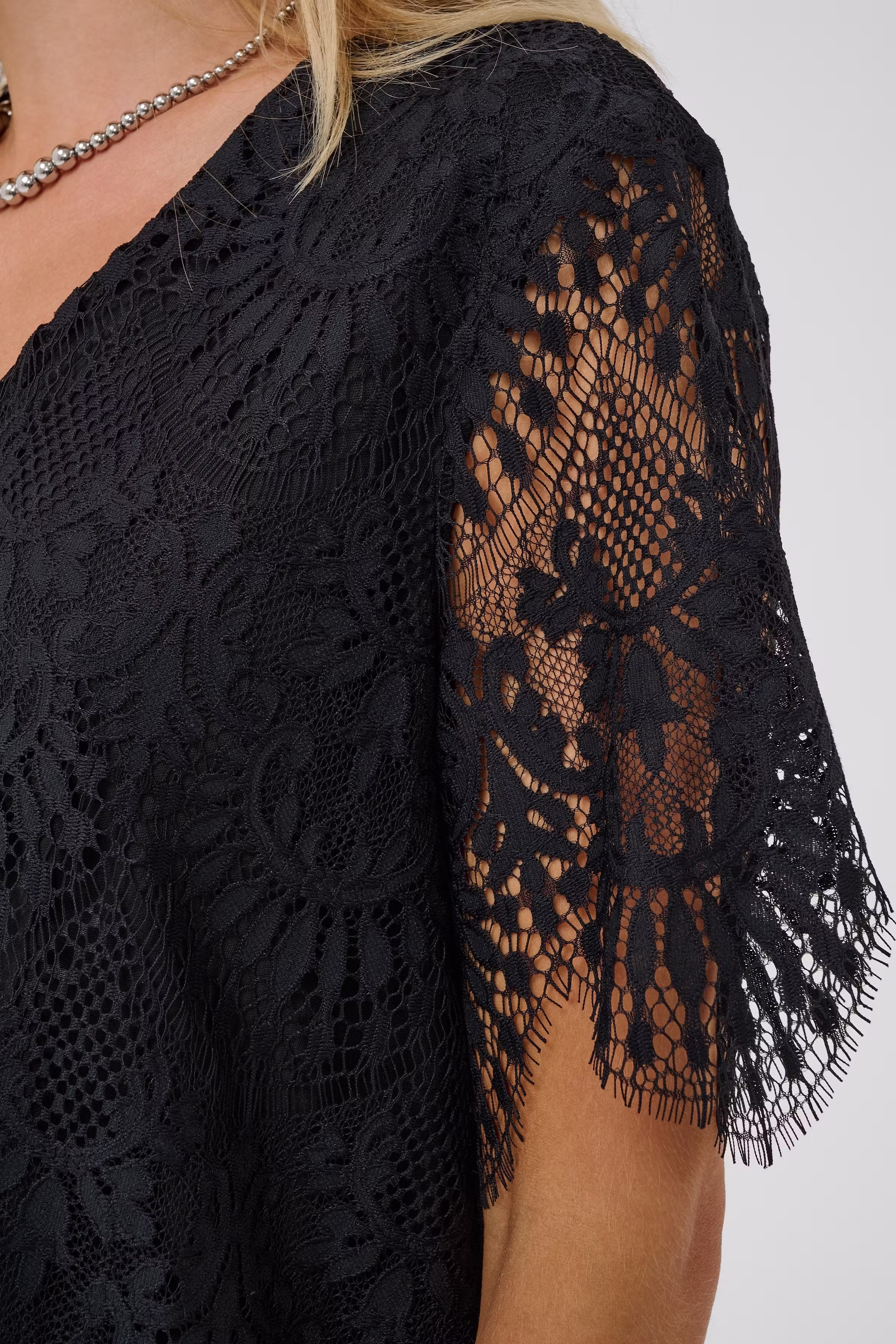 CUbente Bluse LOOKBOOK DETAIL 50113658-500012