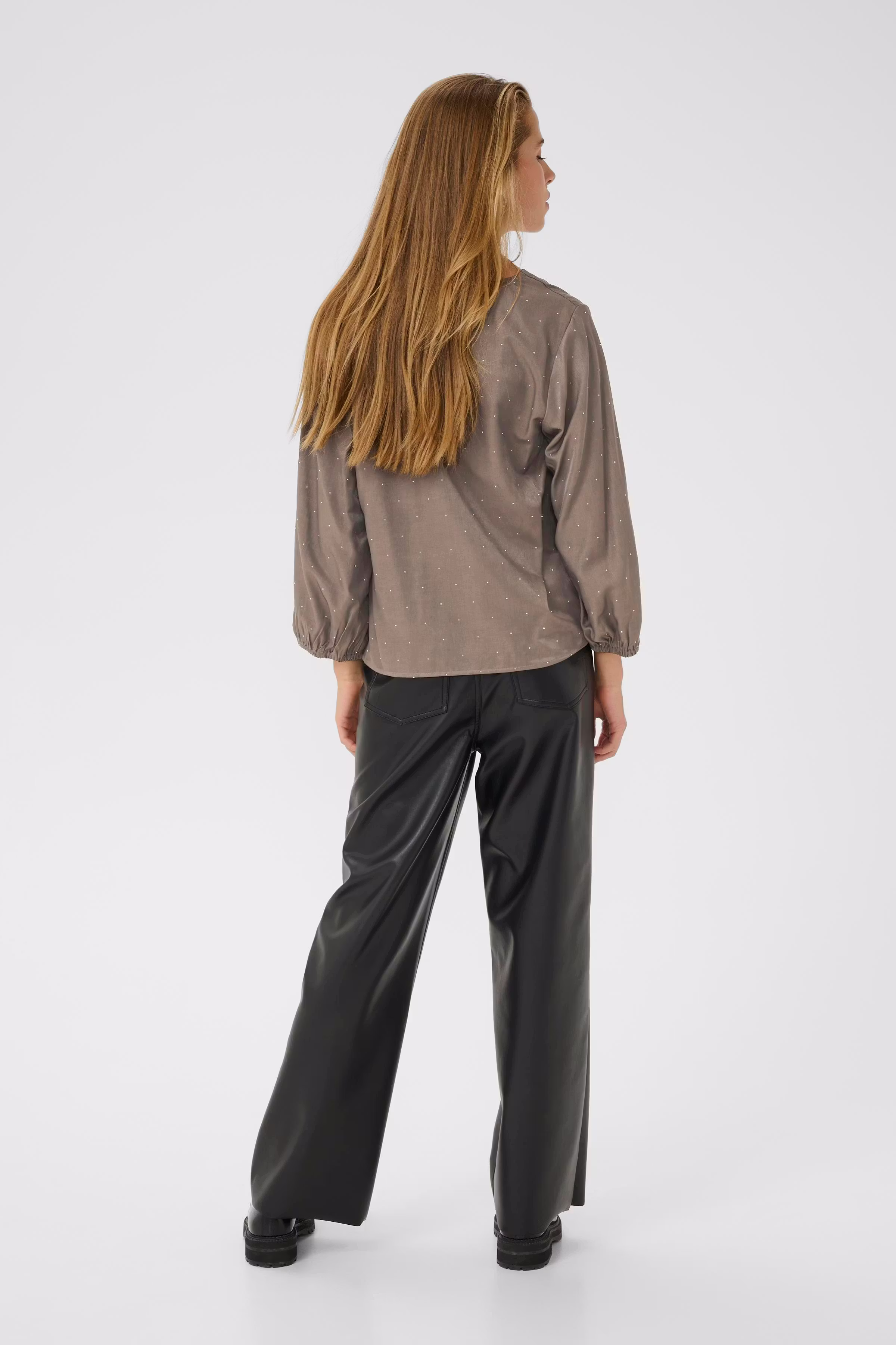 KAida Blouse LOOKBOOK BACK 10510817-190808