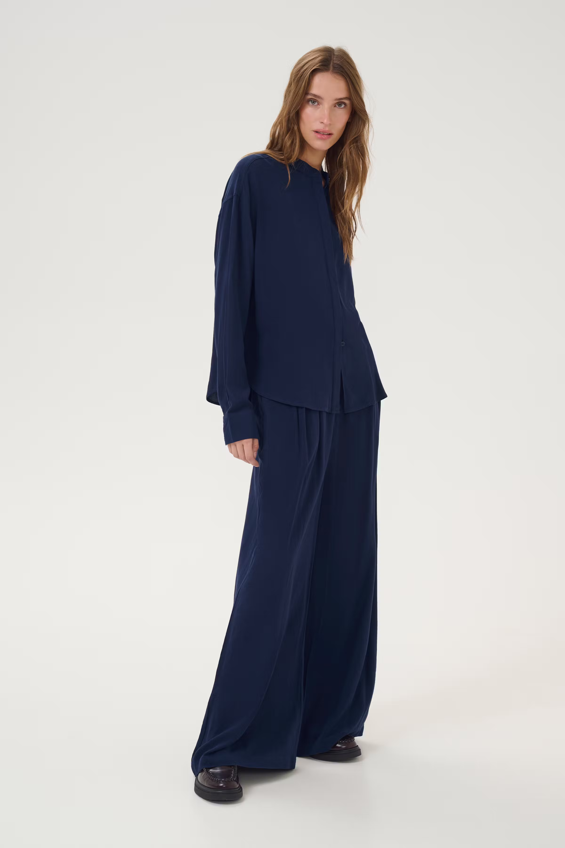 TiraMW Shirt LOOKBOOK FRONT 10705068-103565