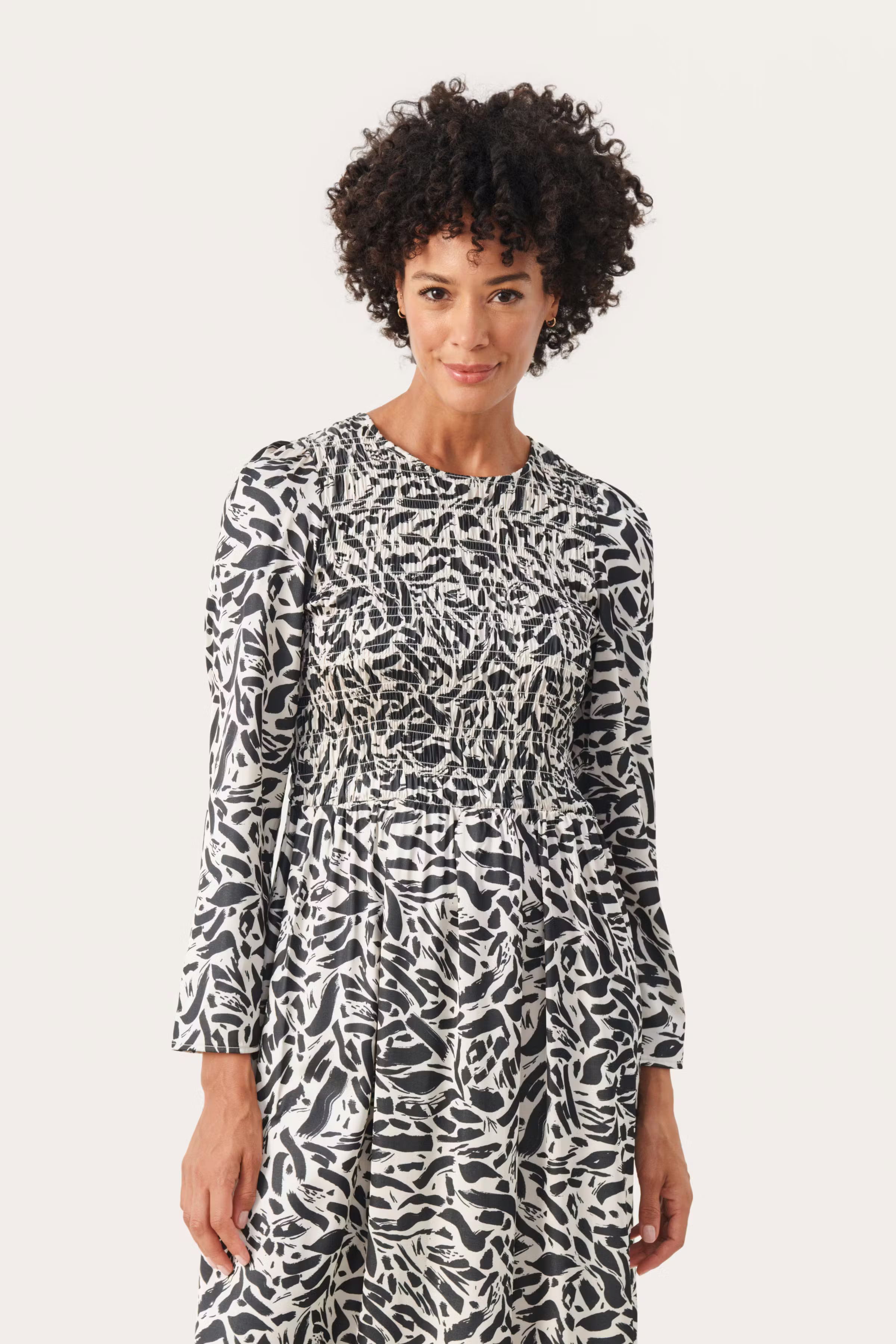 TianePW Lang kjole LOOKBOOK FRONT 30308383-302618