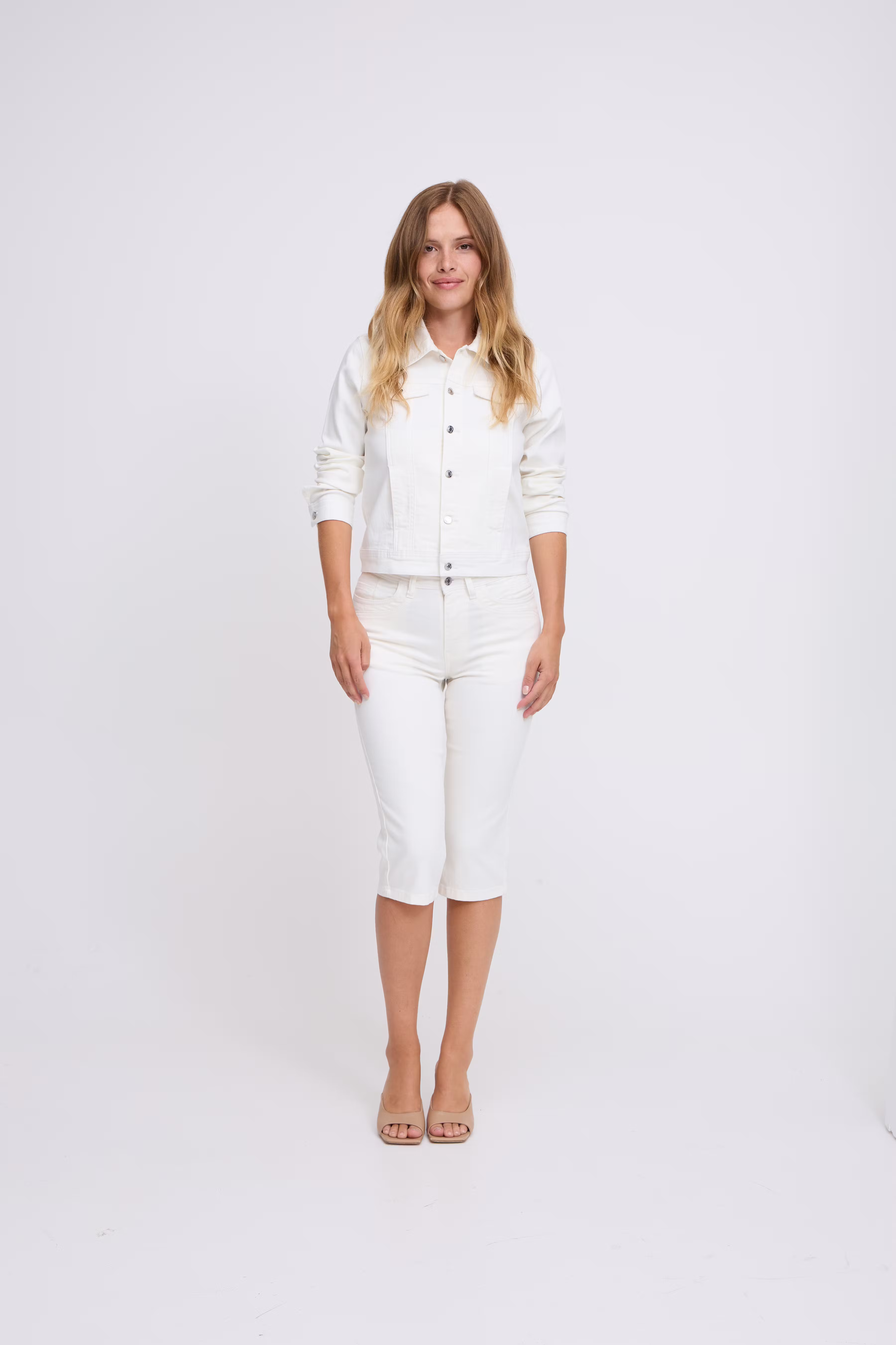 PZKATJA HW CAPRI LOCATION NONE 50208245-200003