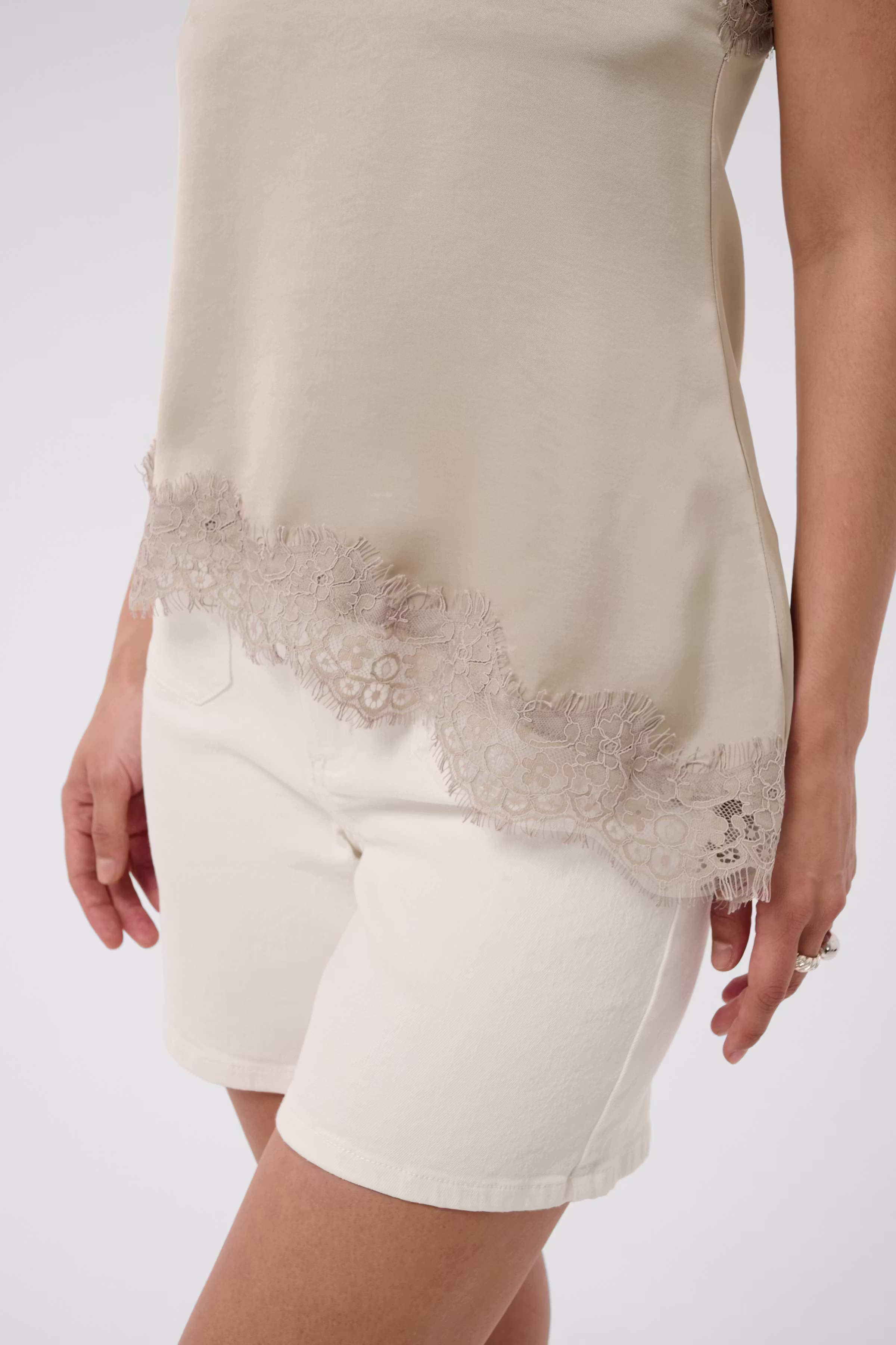 KAjane Top LOOKBOOK DETAIL 10512656-106908