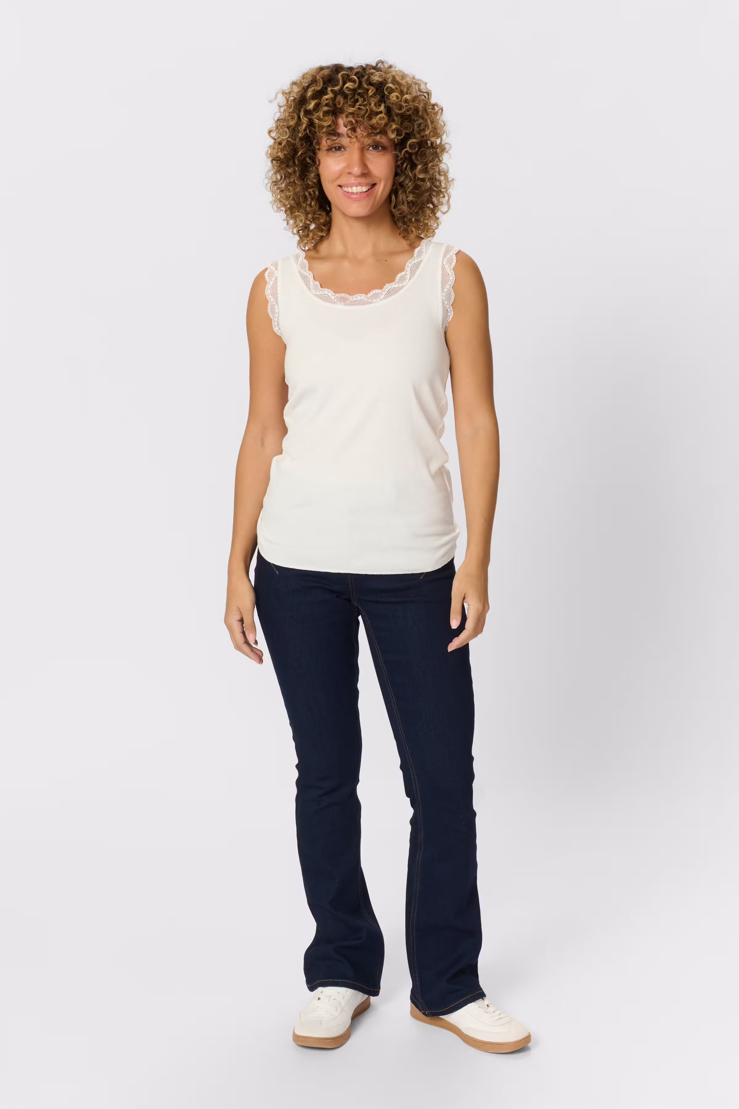 Vanessa Top LOOKBOOK FRONT 10602820-60034