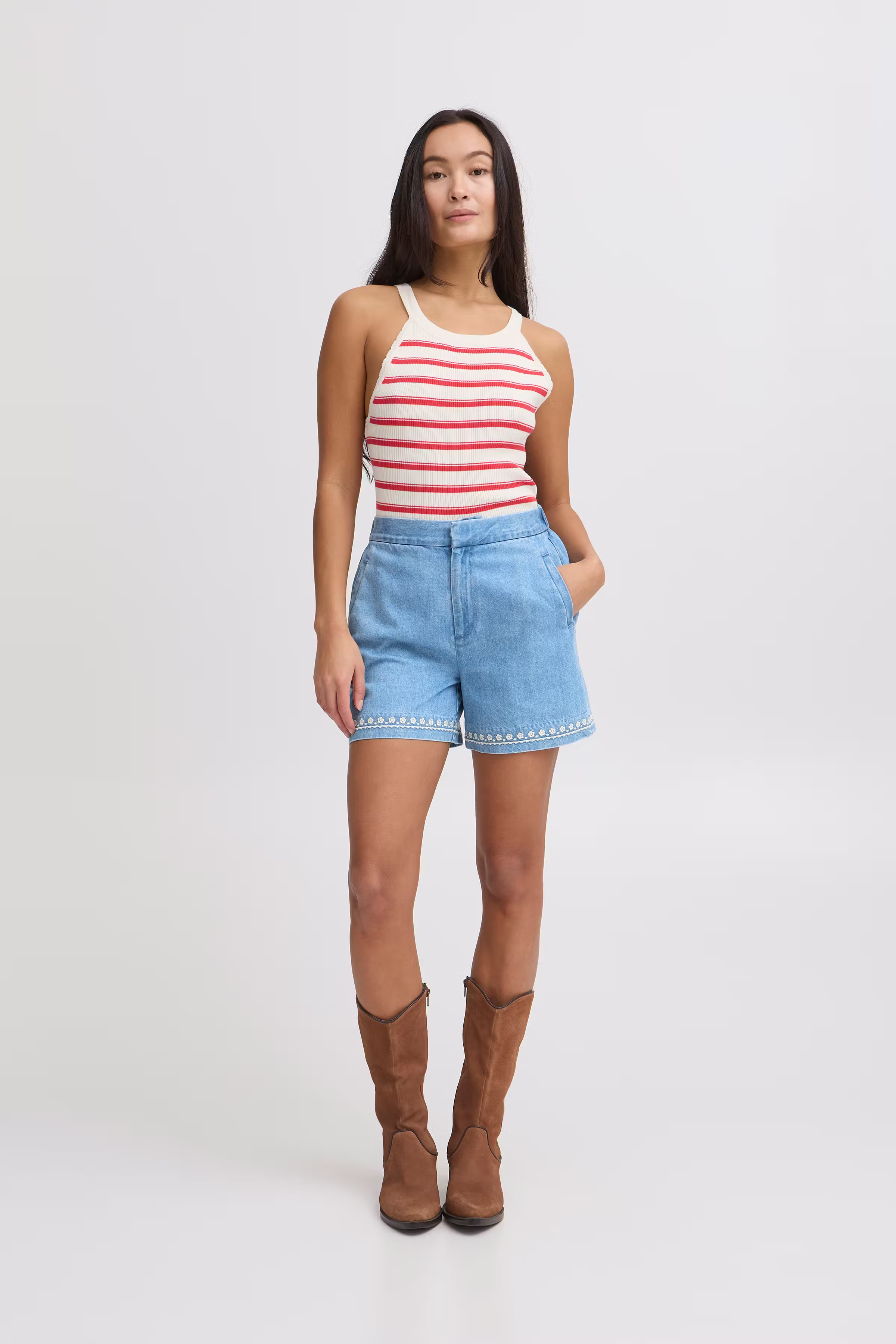 IRTAWNY Shorts LOOKBOOK FRONT 20122714-203935