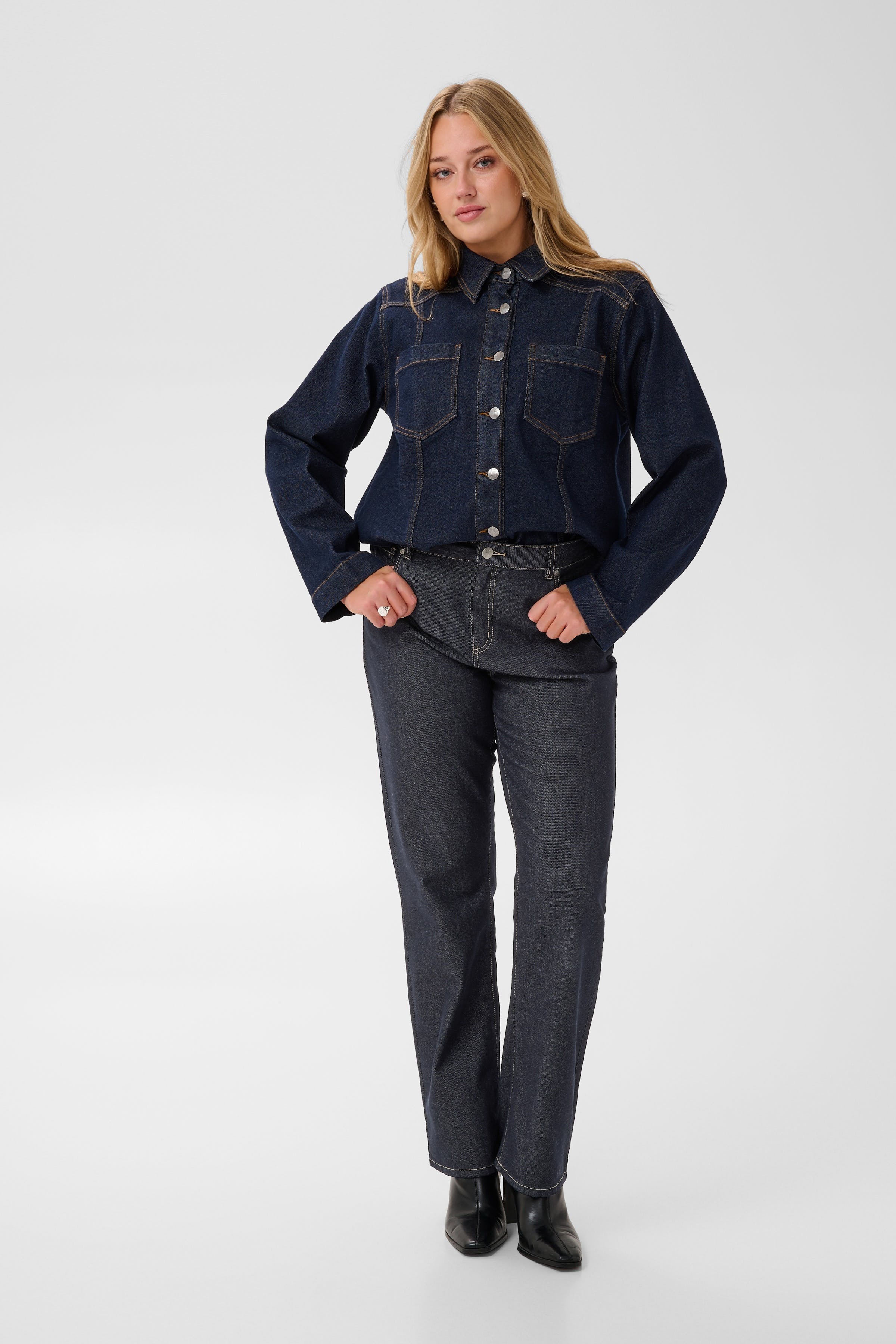 KCflora Straight Jeans LOOKBOOK FRONT 10584394-109824