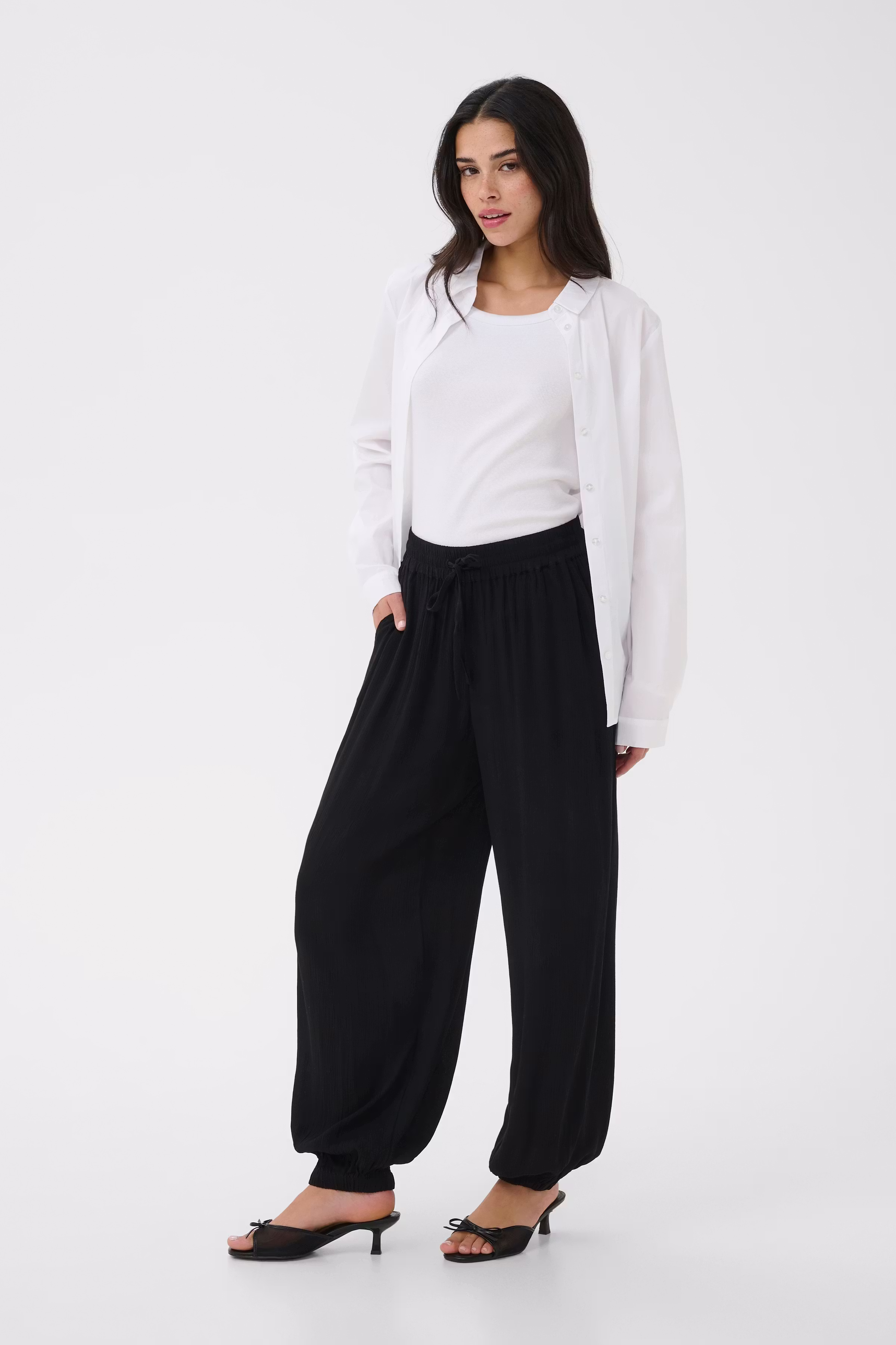 KAmeredith Bukser LOOKBOOK FRONT 10512425-100121