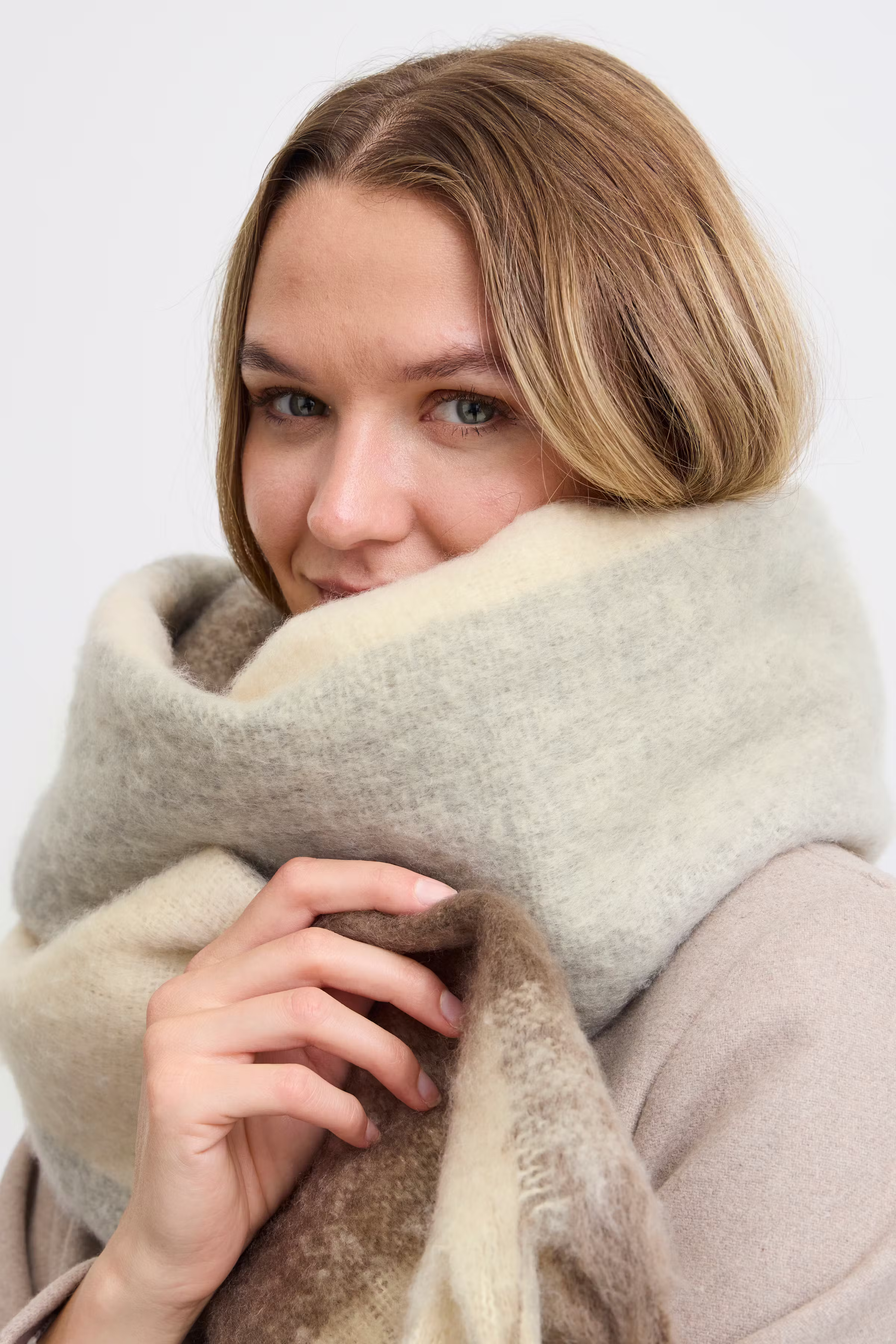 FRWINDY Skjerf LOOKBOOK FRONT 20614620-203392