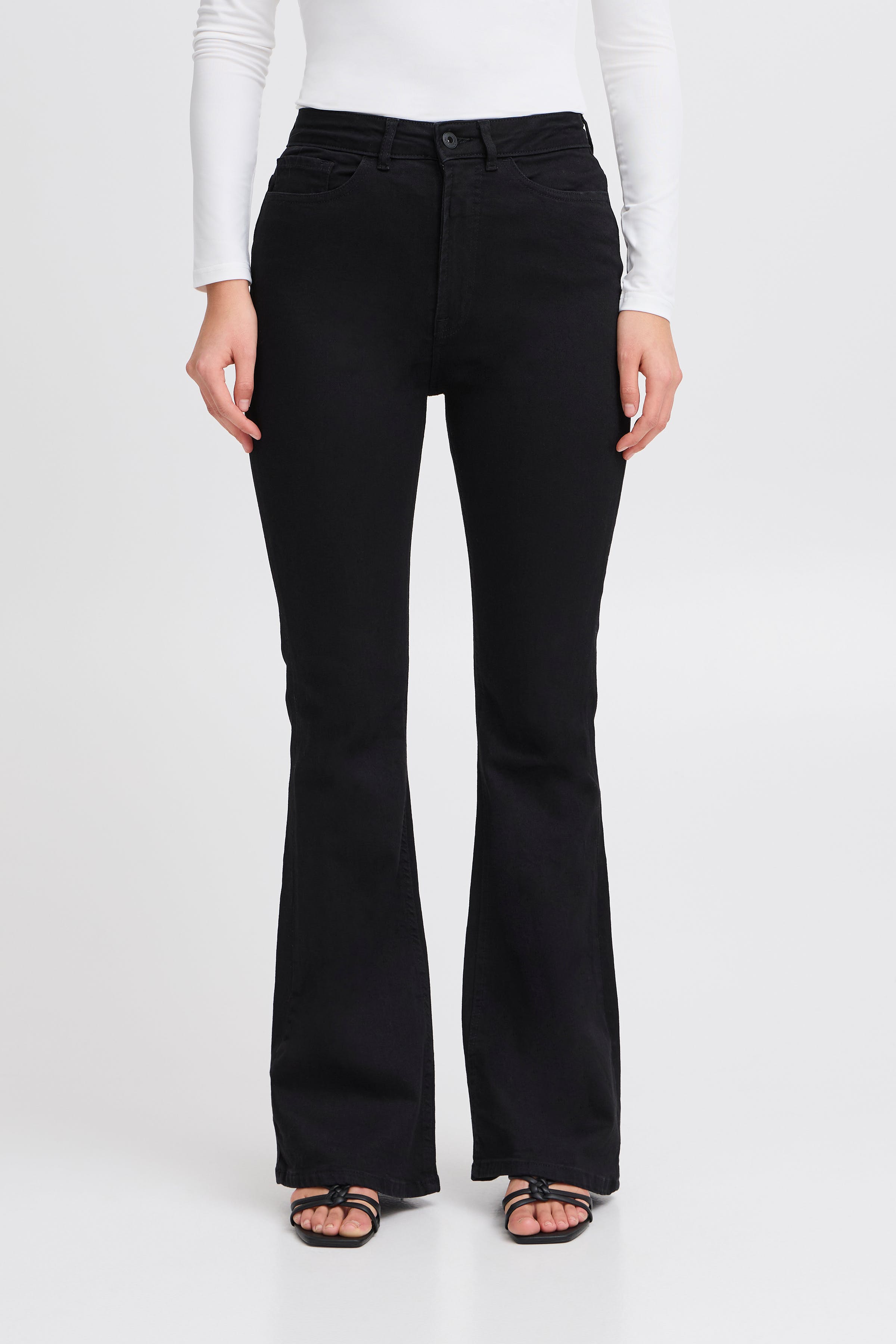 IHTWIGGY FLAIRED HIGH WAIST Jeans LOOKBOOK FRONT 20122437-194008