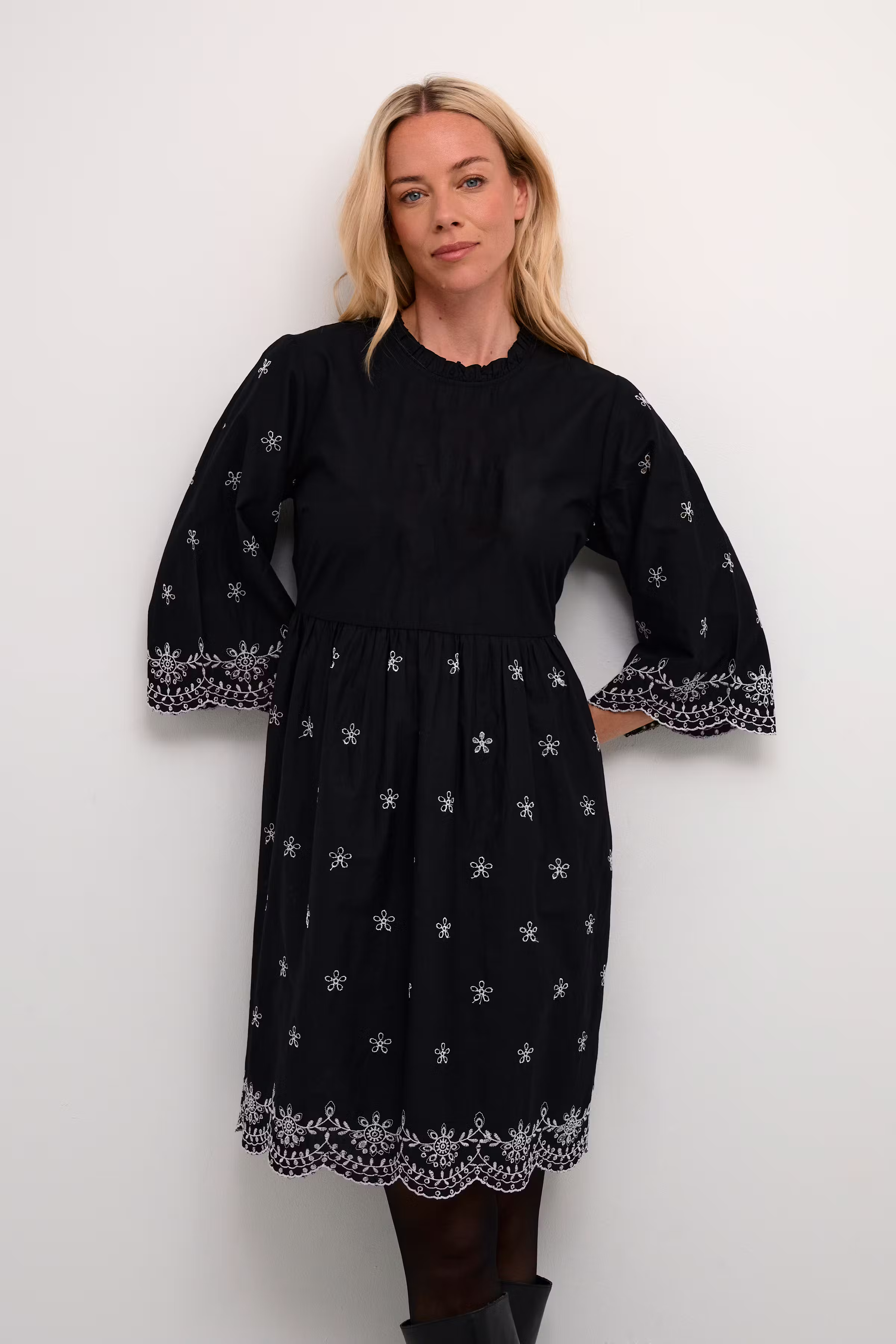 CRAnnea Robe LOOKBOOK FRONT 10612190-100120