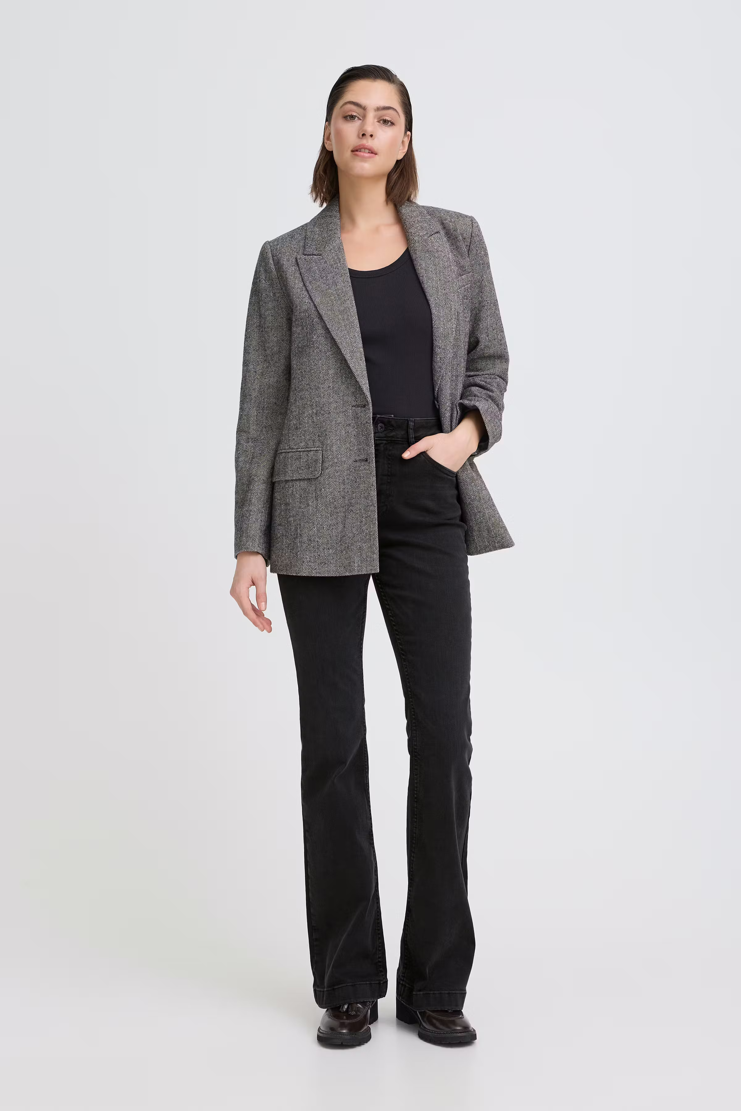 PZBECCA UHW Bootcut Leg LOOKBOOK FRONT 50207285-200004