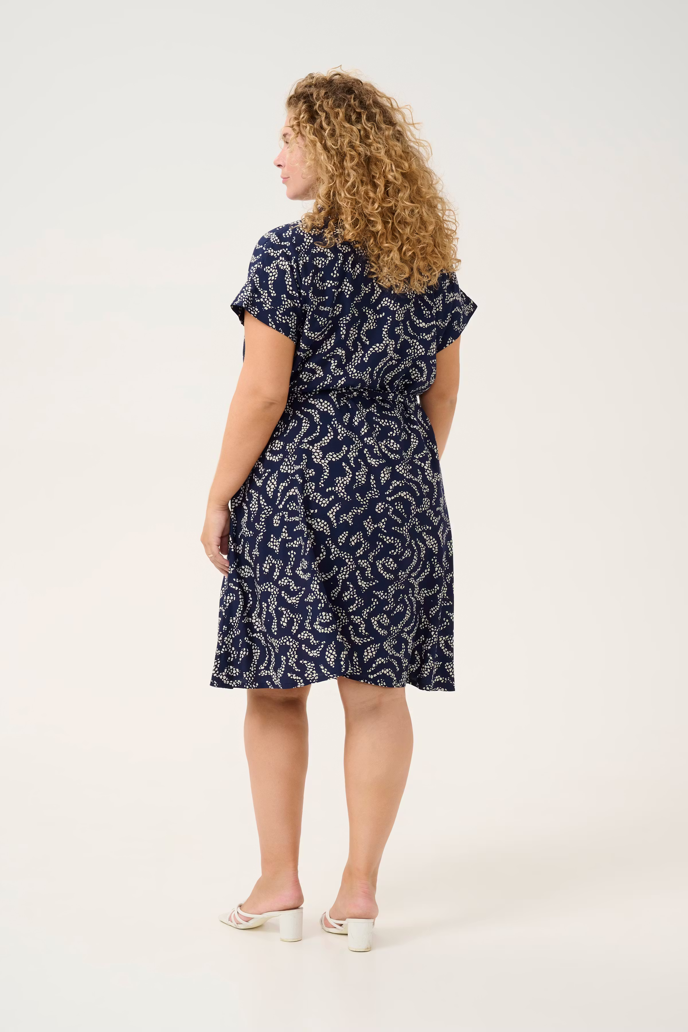 KCbeate Robe LOOKBOOK BACK 10583231-107419