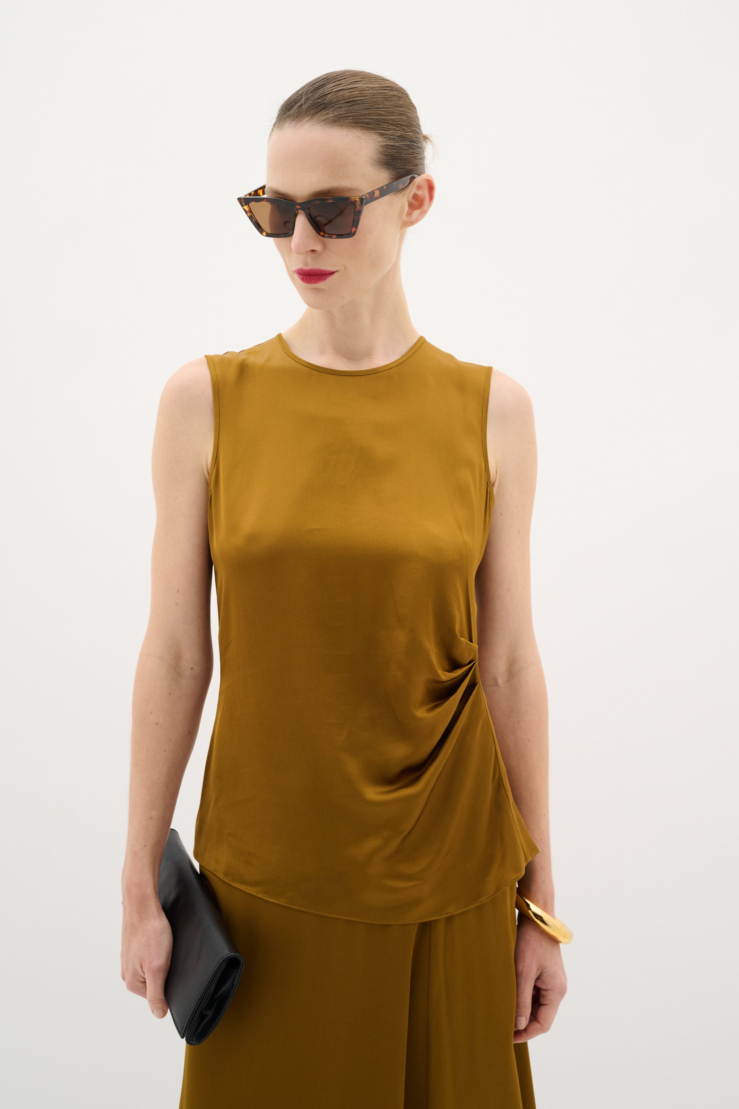 KaylaIW Top LOOKBOOK FRONT 30110549-180840