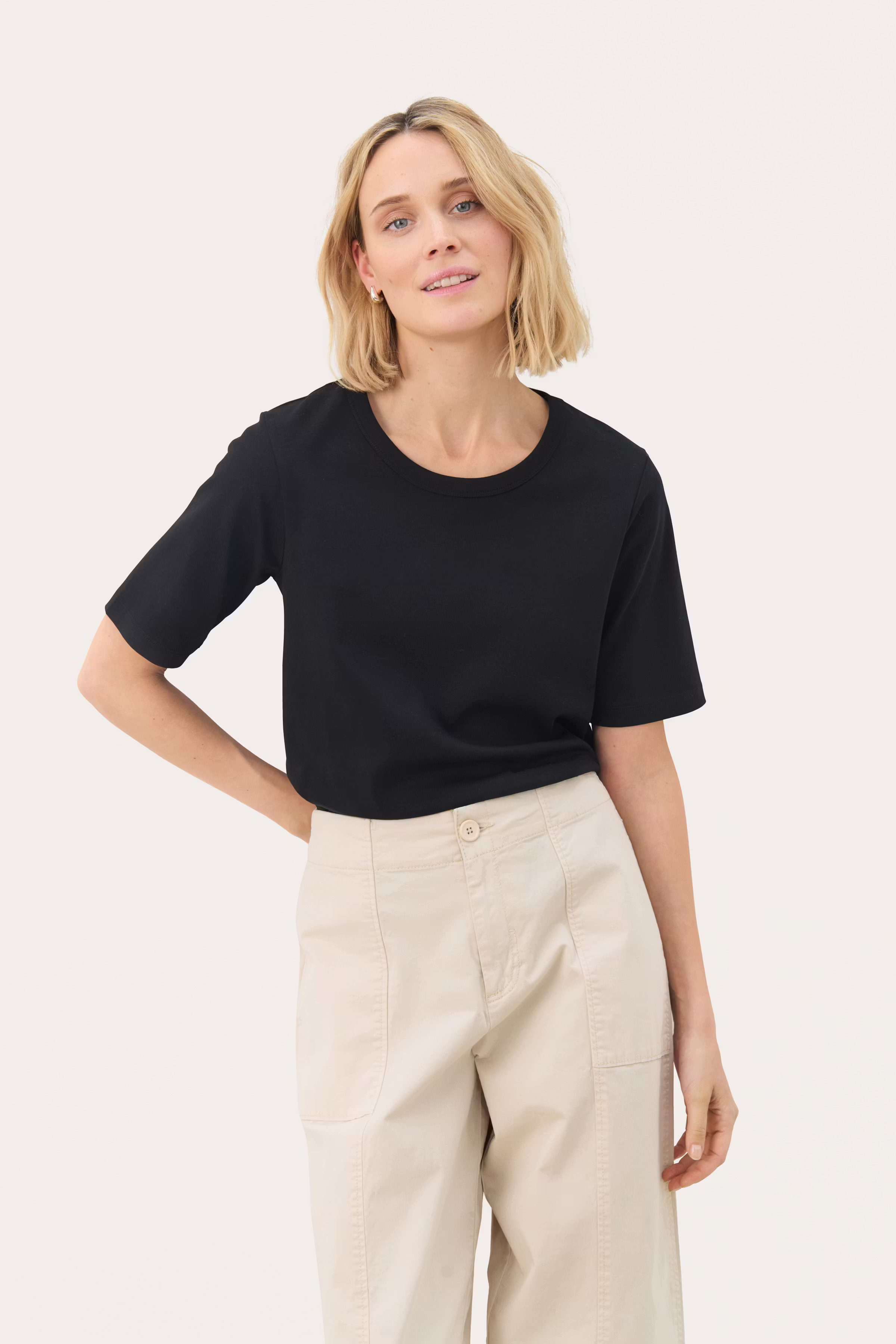 RatanaPW T-shirt LOOKBOOK FRONT 30309870-194008