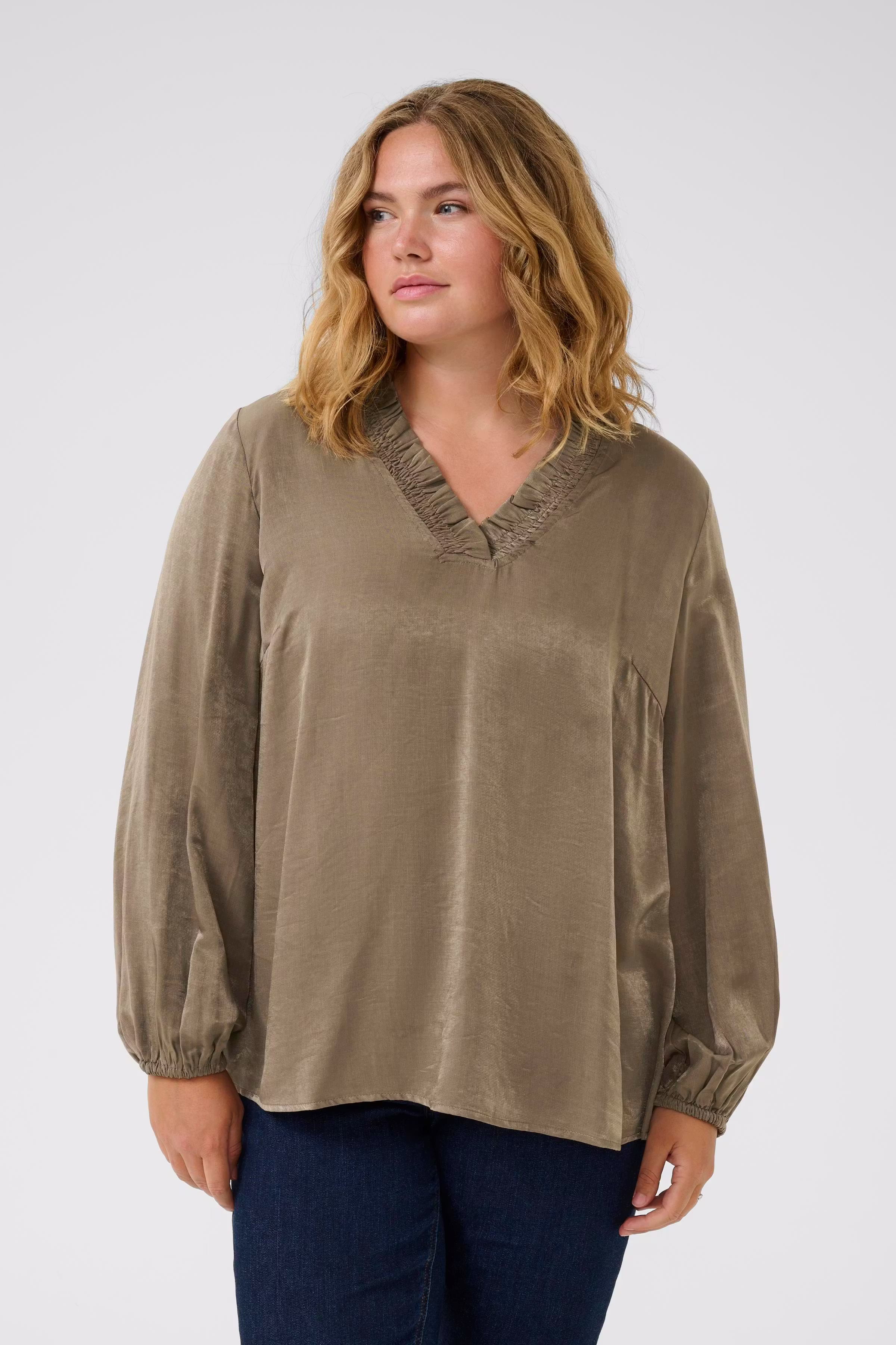 KCmilia Blouse LOOKBOOK FRONT 10583774-190808