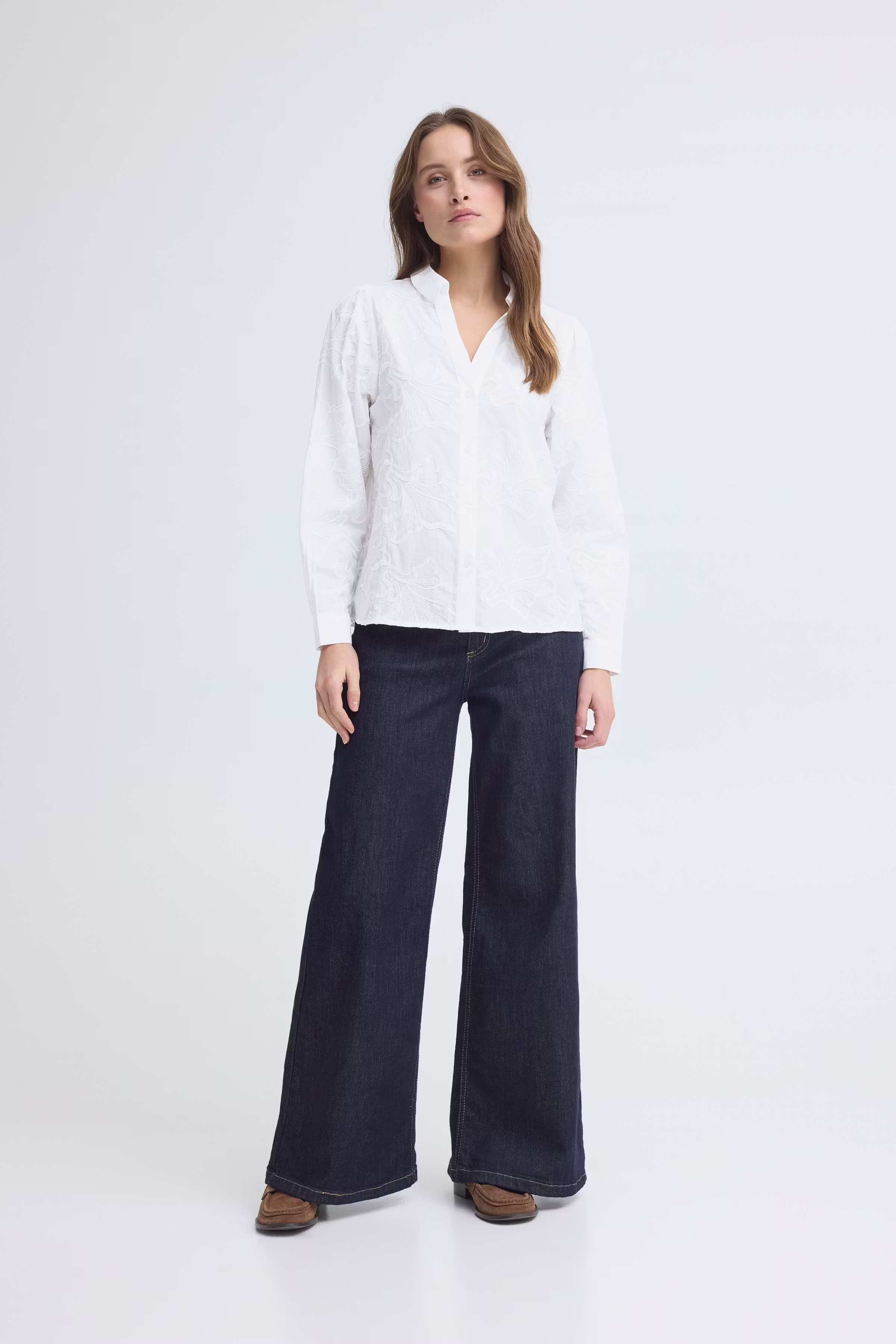 SBTHEA Bluse LOOKBOOK FRONT 22101162-110105