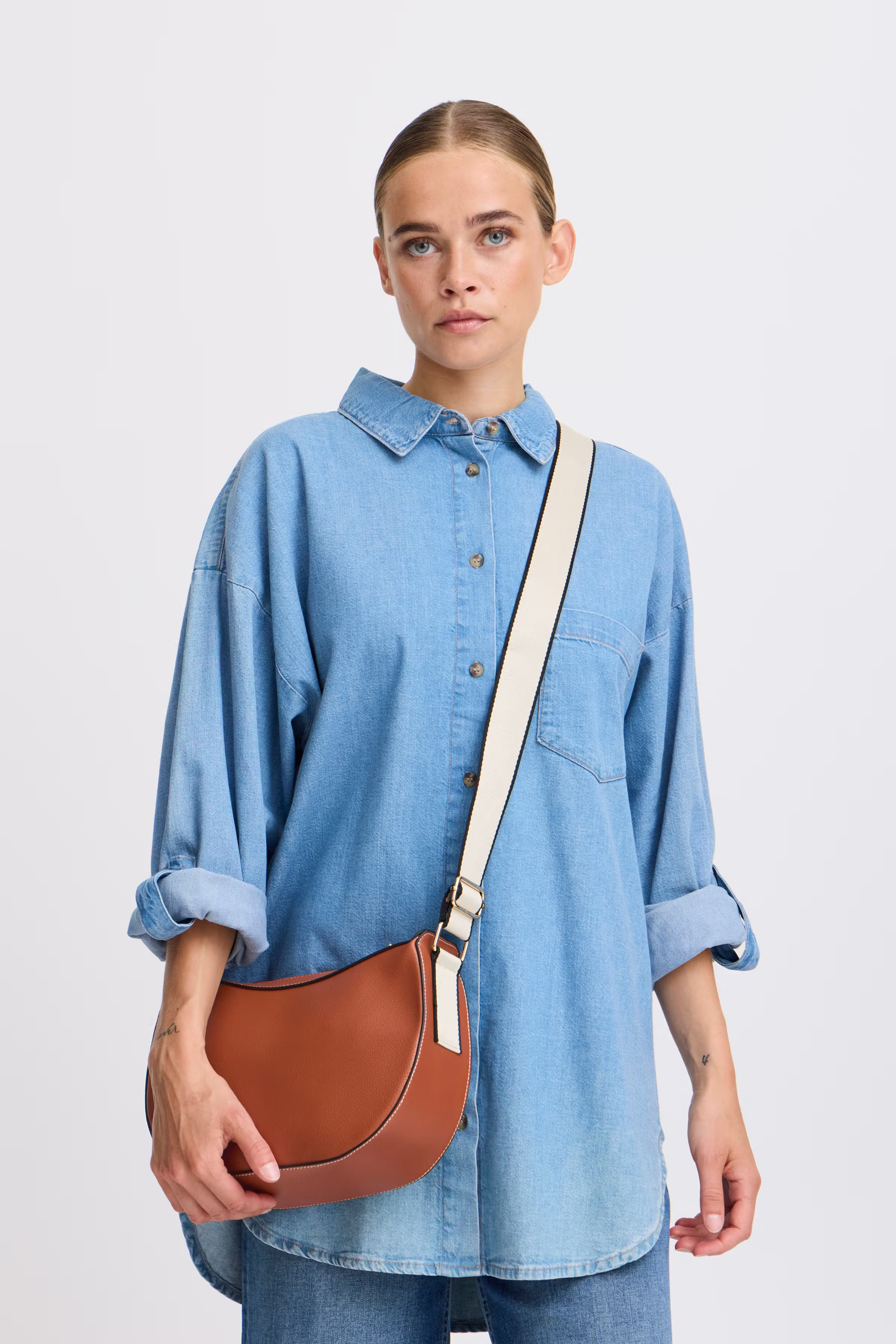 IABODIL Pose LOOKBOOK FRONT 20122022-181421