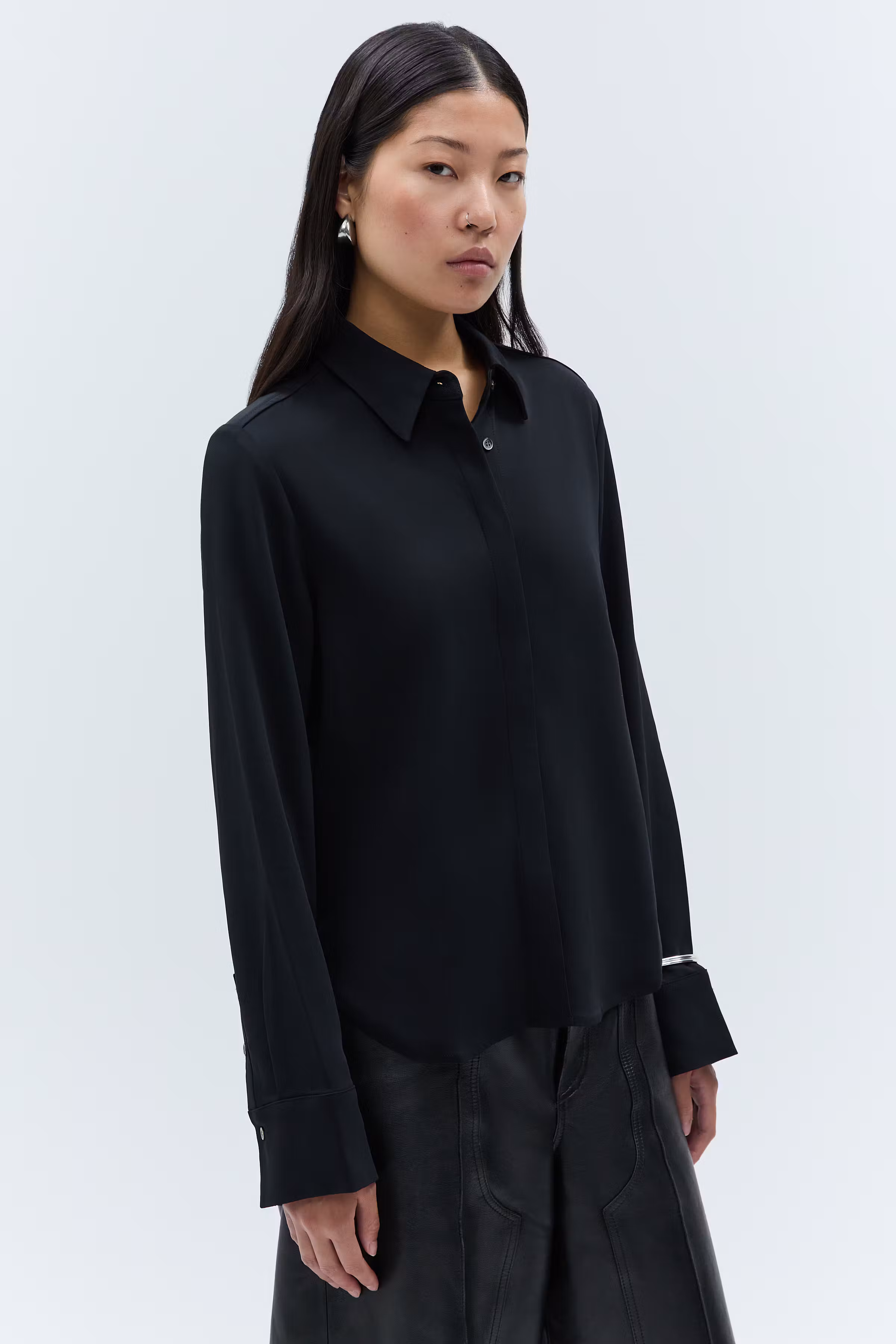 IOBrittany BLOUSE LOOKBOOK BACK 30600012-BK999