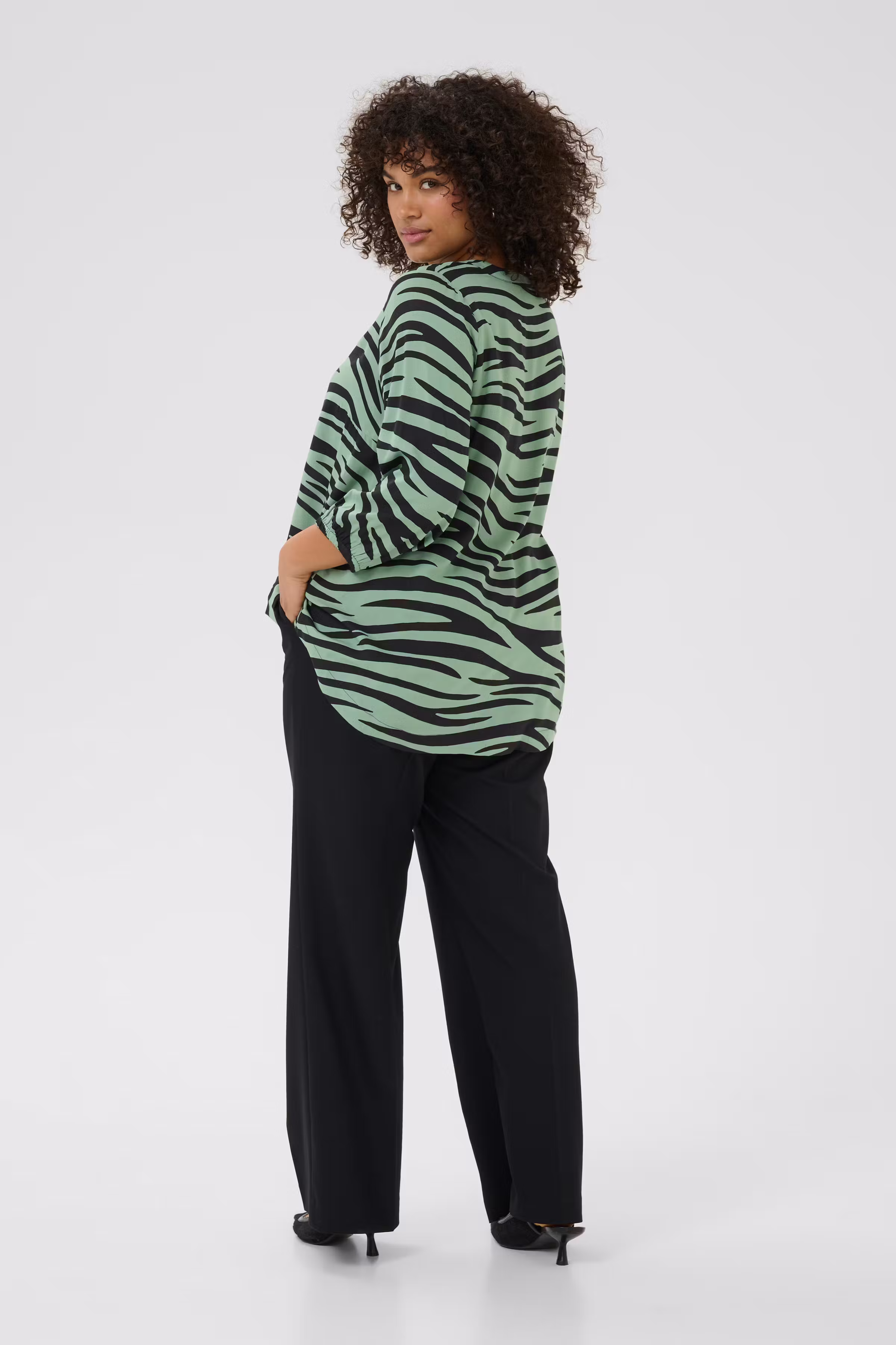 KCjanni Blouse LOOKBOOK BACK 10583340-107829