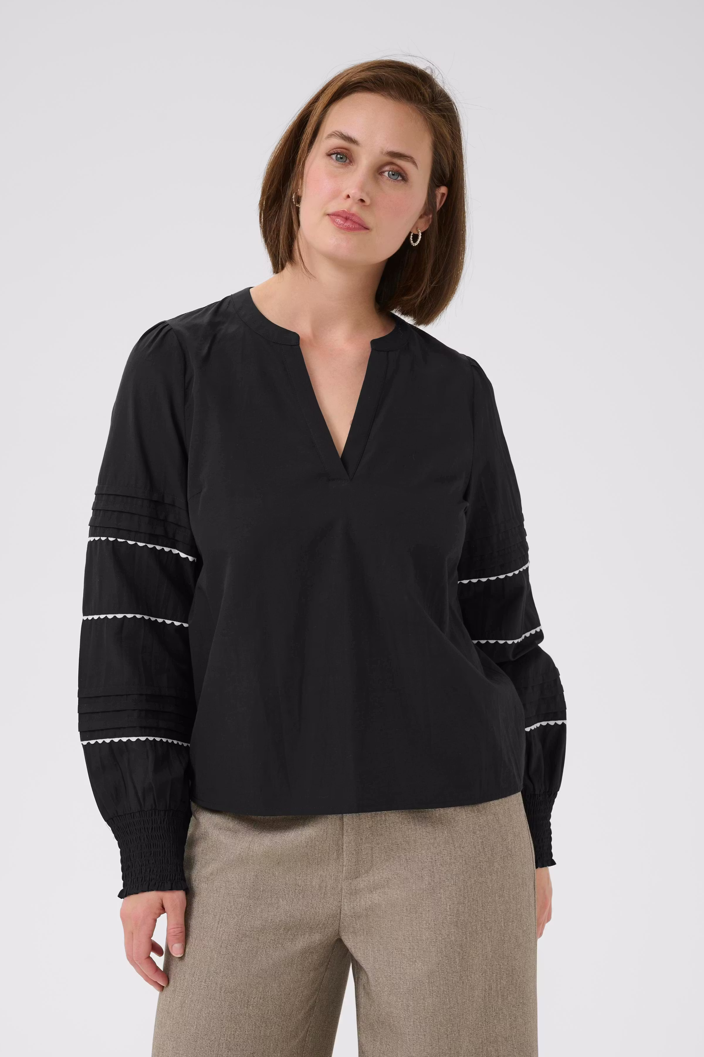 KAapril Bluse LOOKBOOK FRONT 10510264-100121