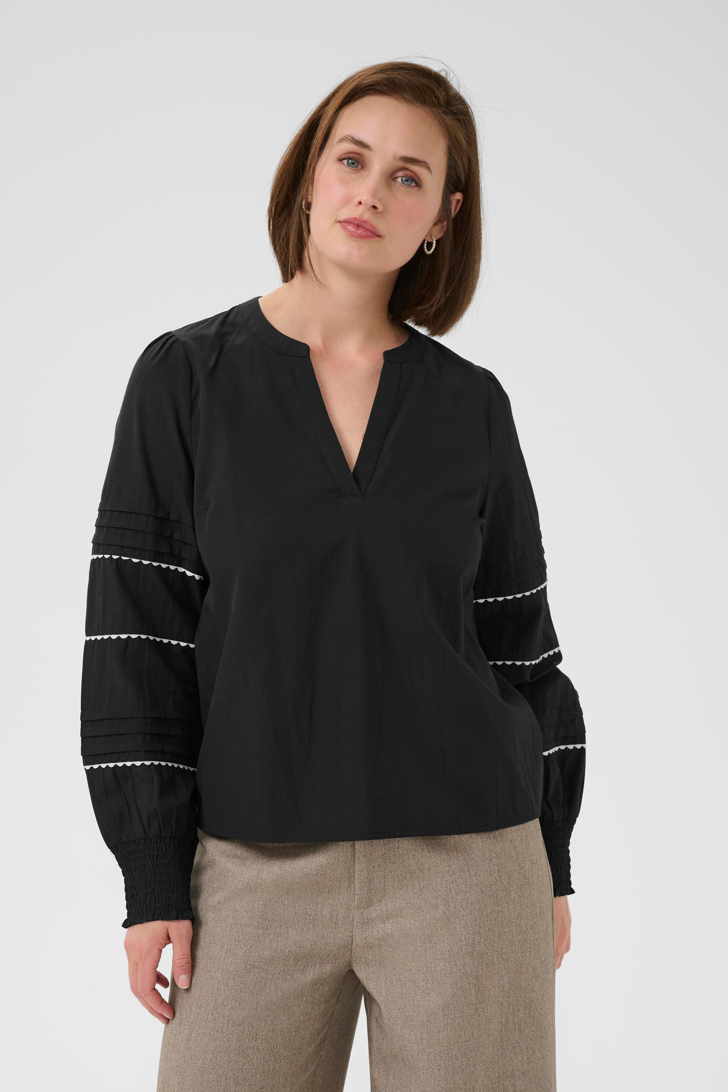 KAapril Bluse LOOKBOOK FRONT 10510264-100121