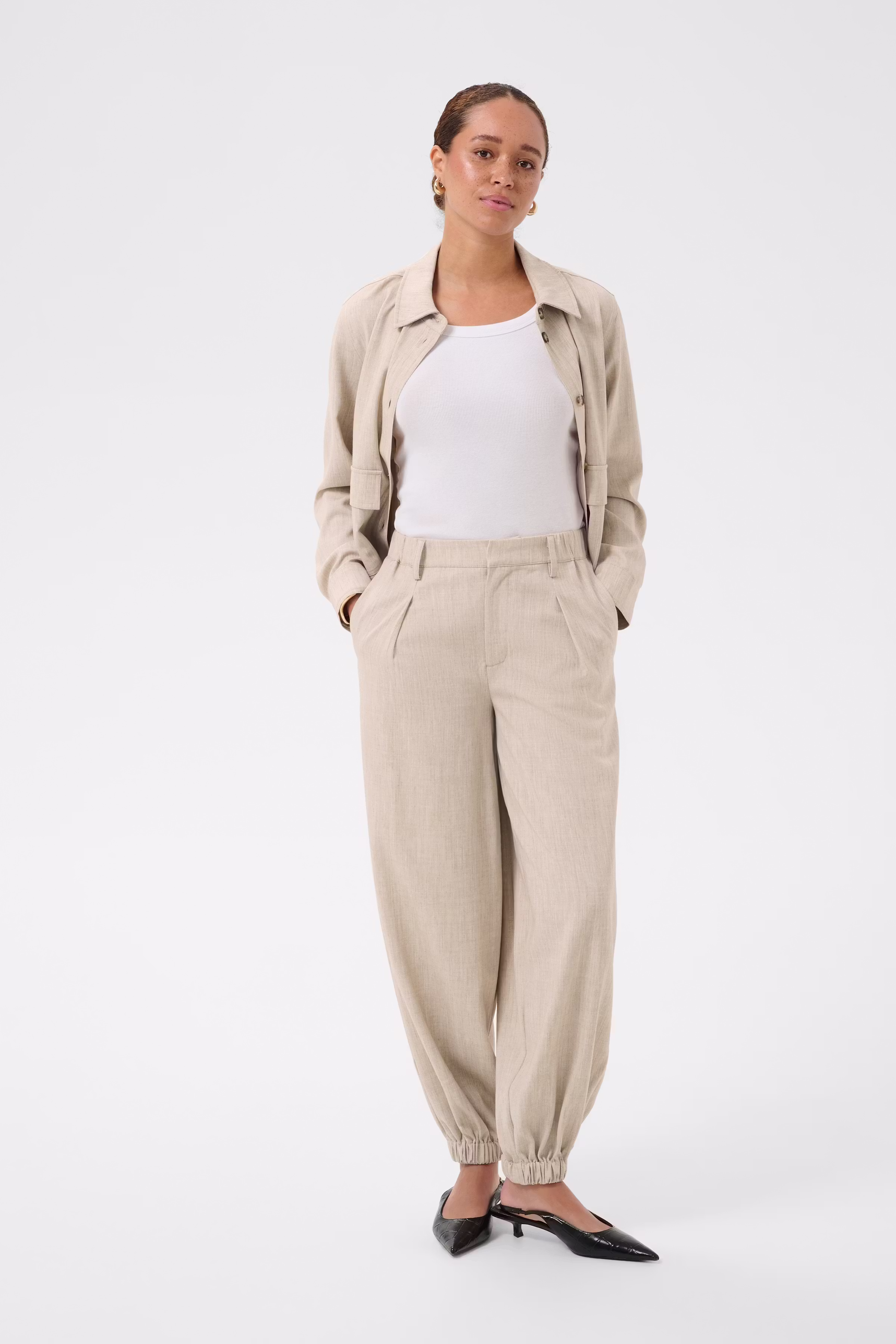 KAomila Trousers LOOKBOOK FRONT 10511837-1513051
