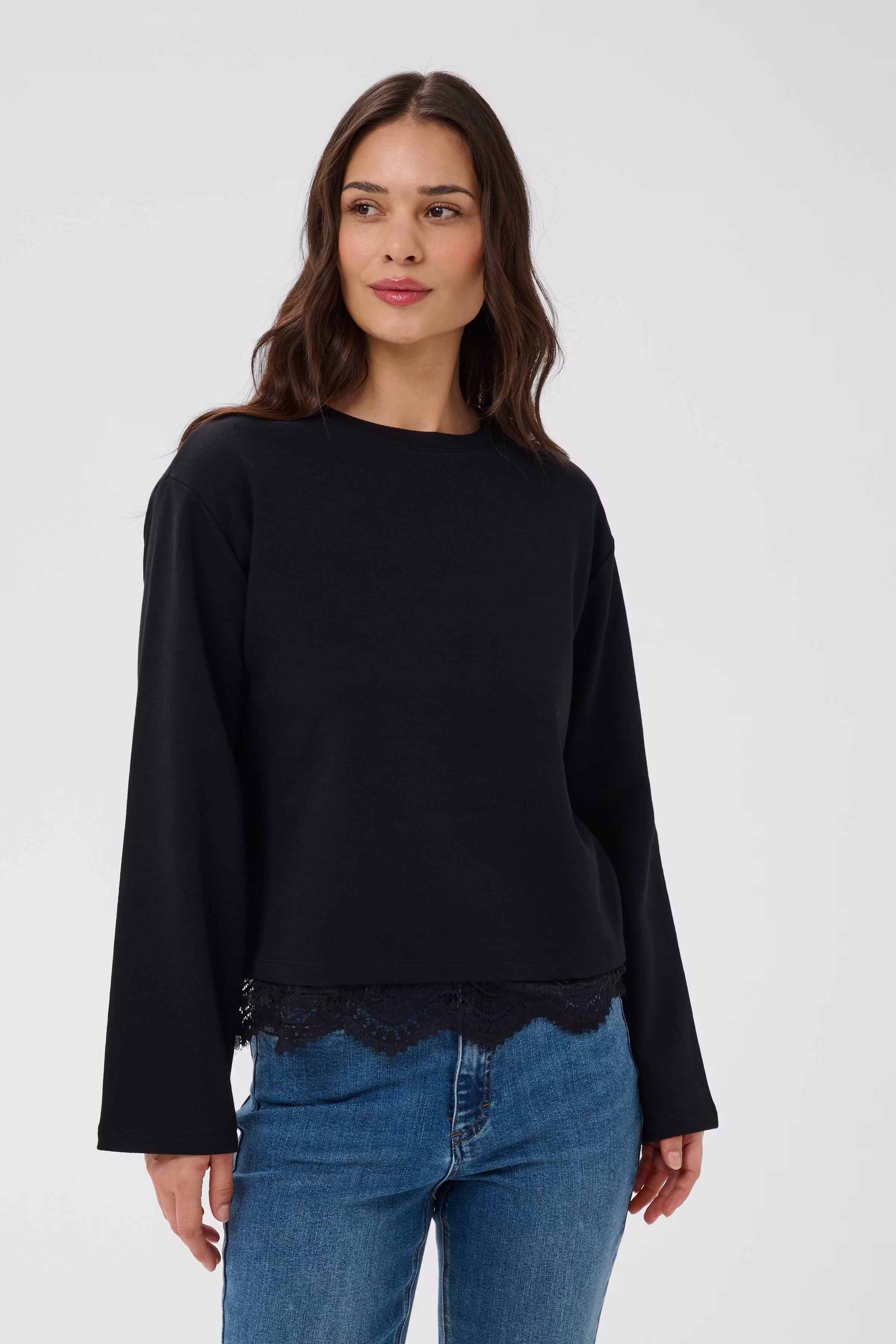 KAsophie Sweatshirt LOOKBOOK FRONT 10512596-100121