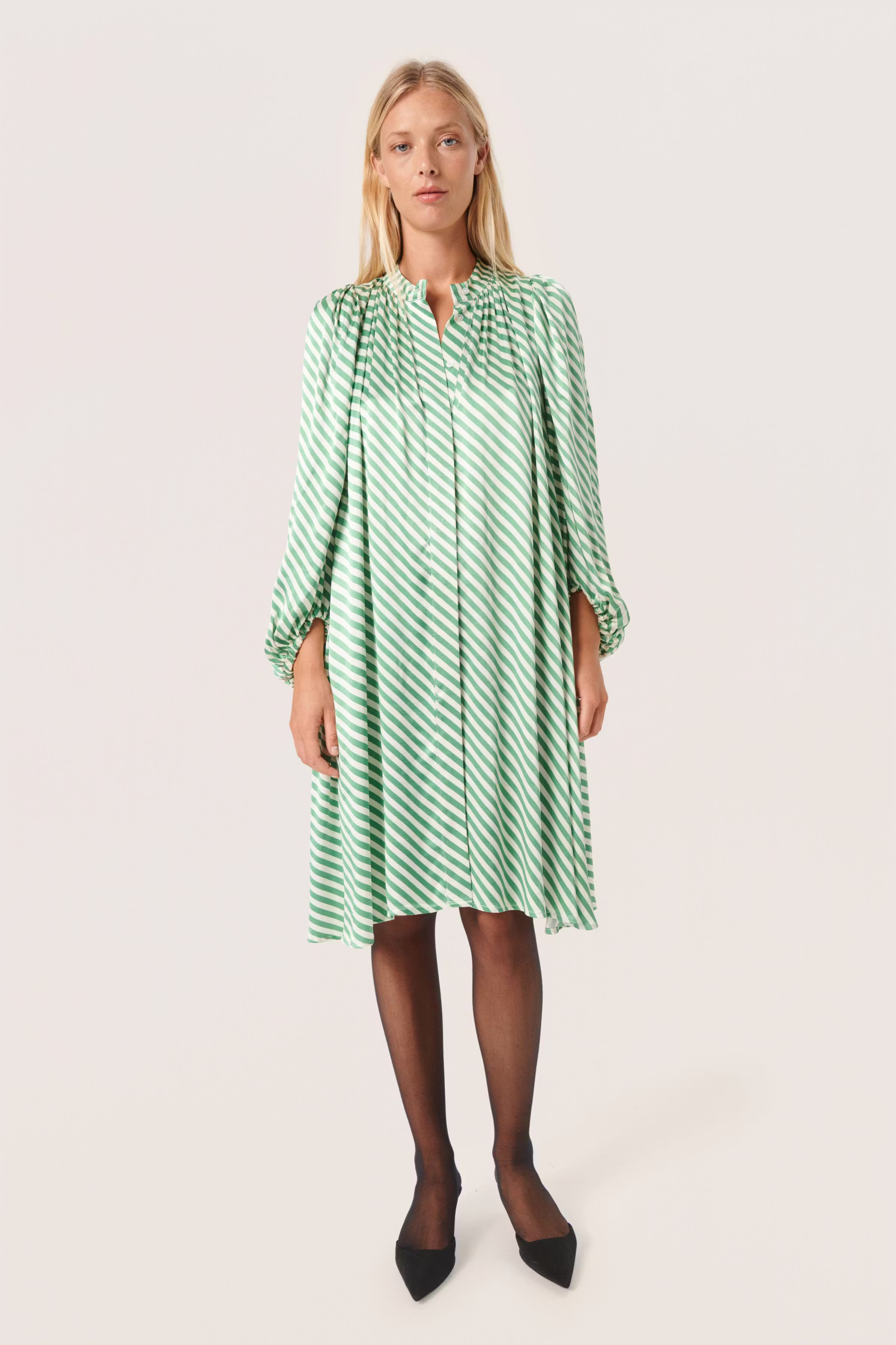 SLSoho Kleid LOOKBOOK FRONT 30407226-302597