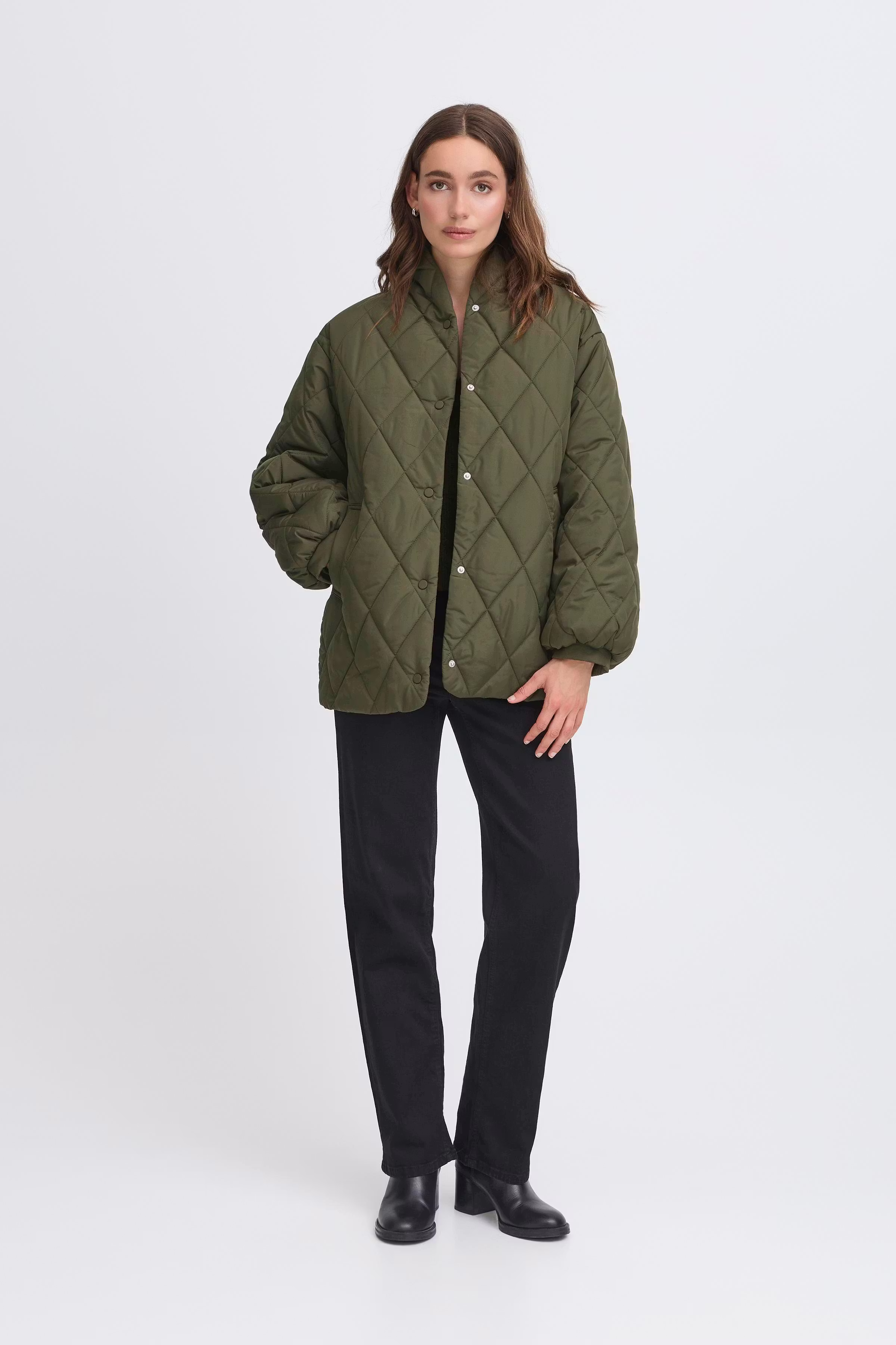 IHHANSA Ytterplagg LOOKBOOK FRONT 20118774-190414